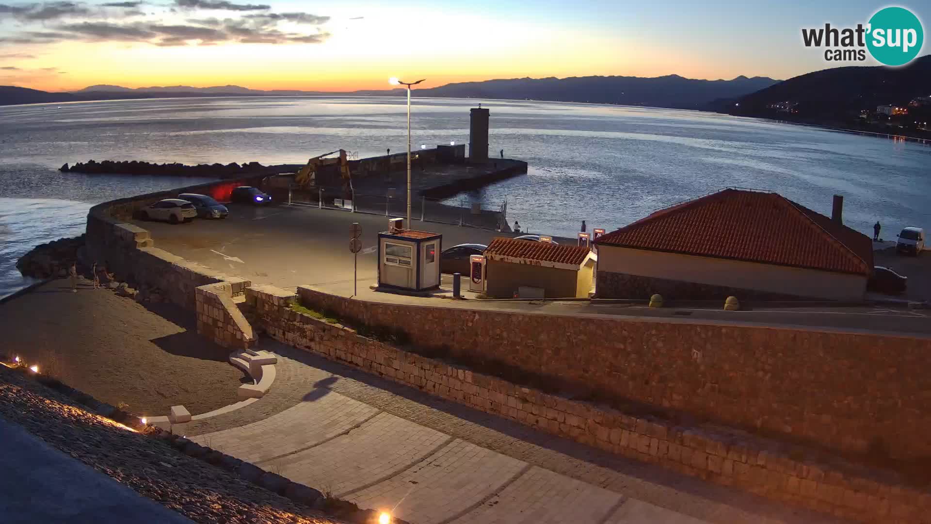 Senj Hafen Webcam – Wellenbrecher & Leuchtturm Liveblick