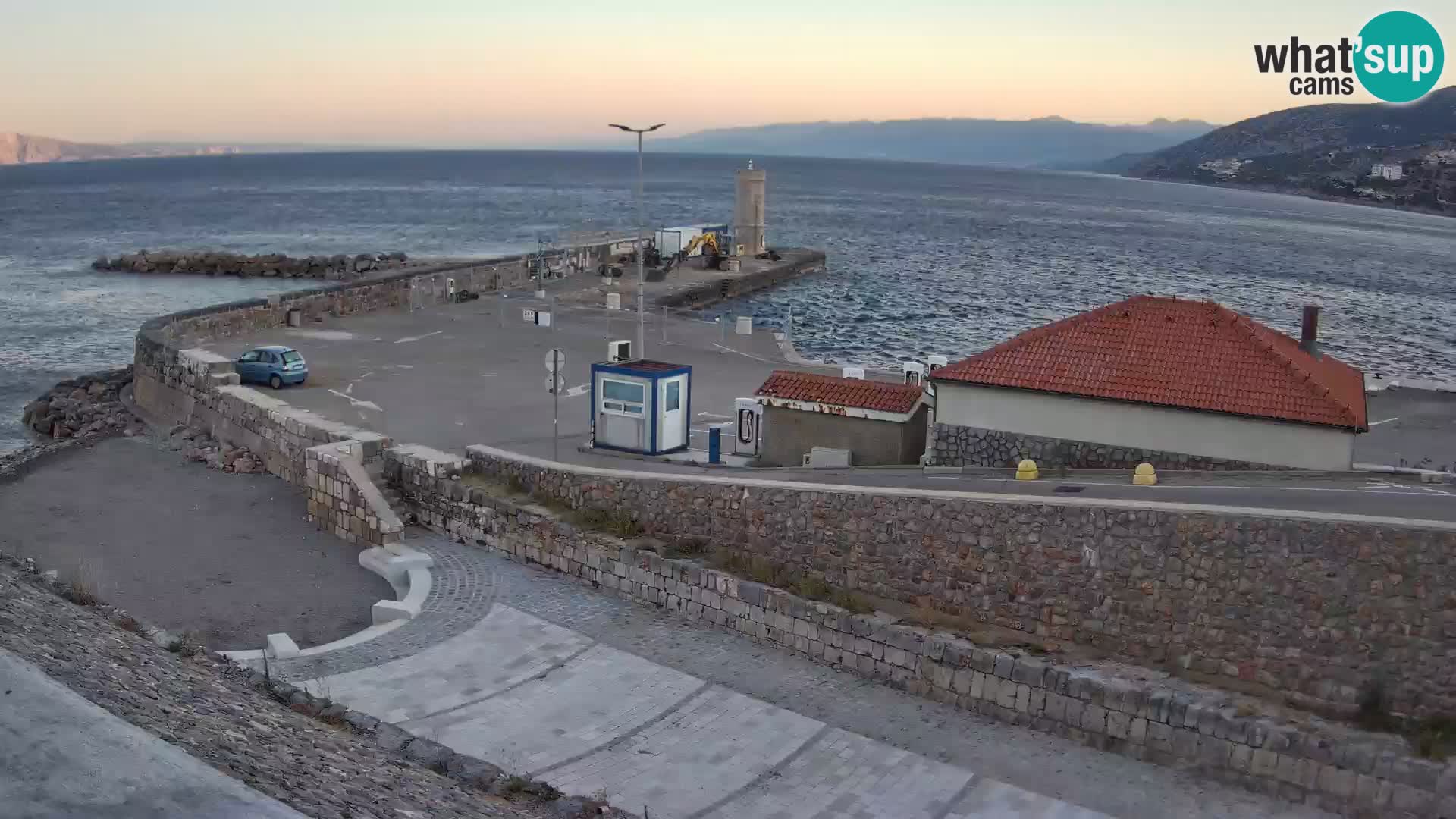 Web kamera Senj luka – Lukobran i svjetionik uživo