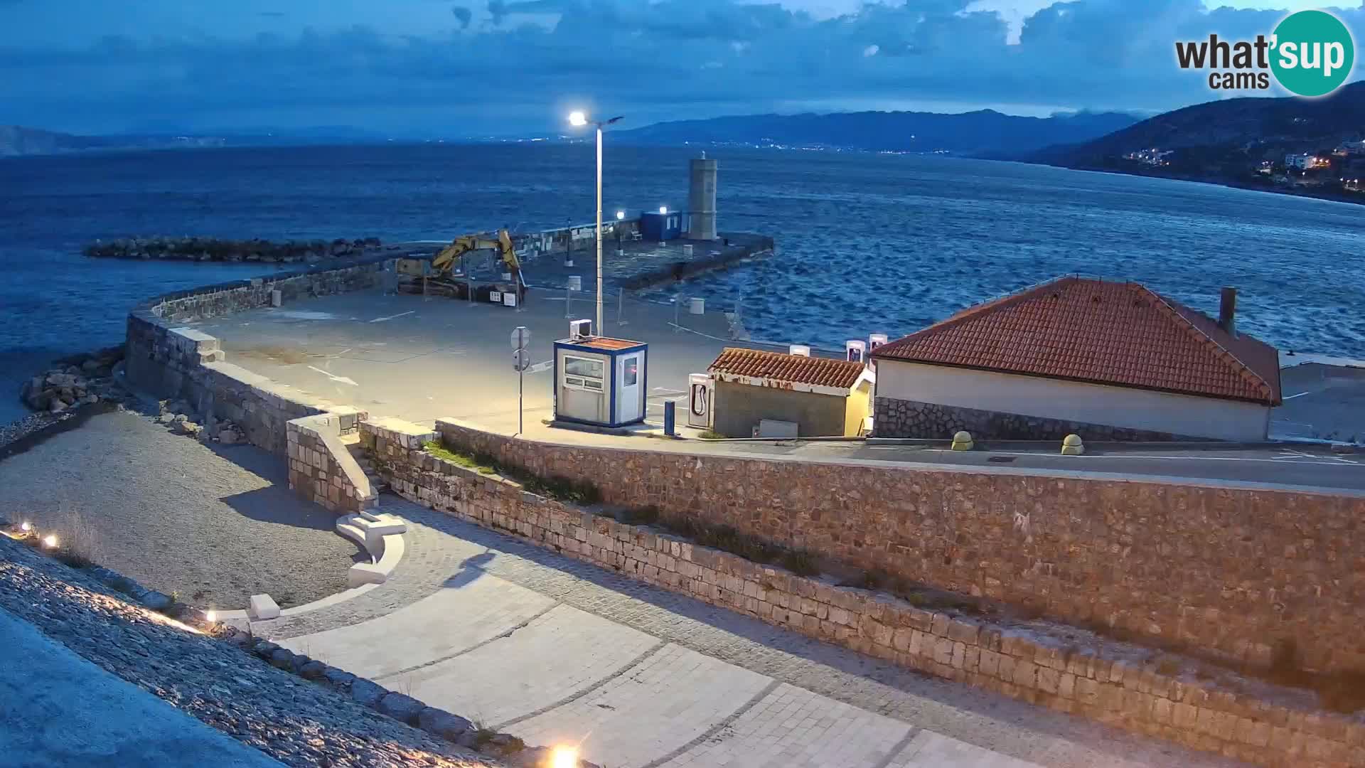 Senj Hafen Webcam – Wellenbrecher & Leuchtturm Liveblick