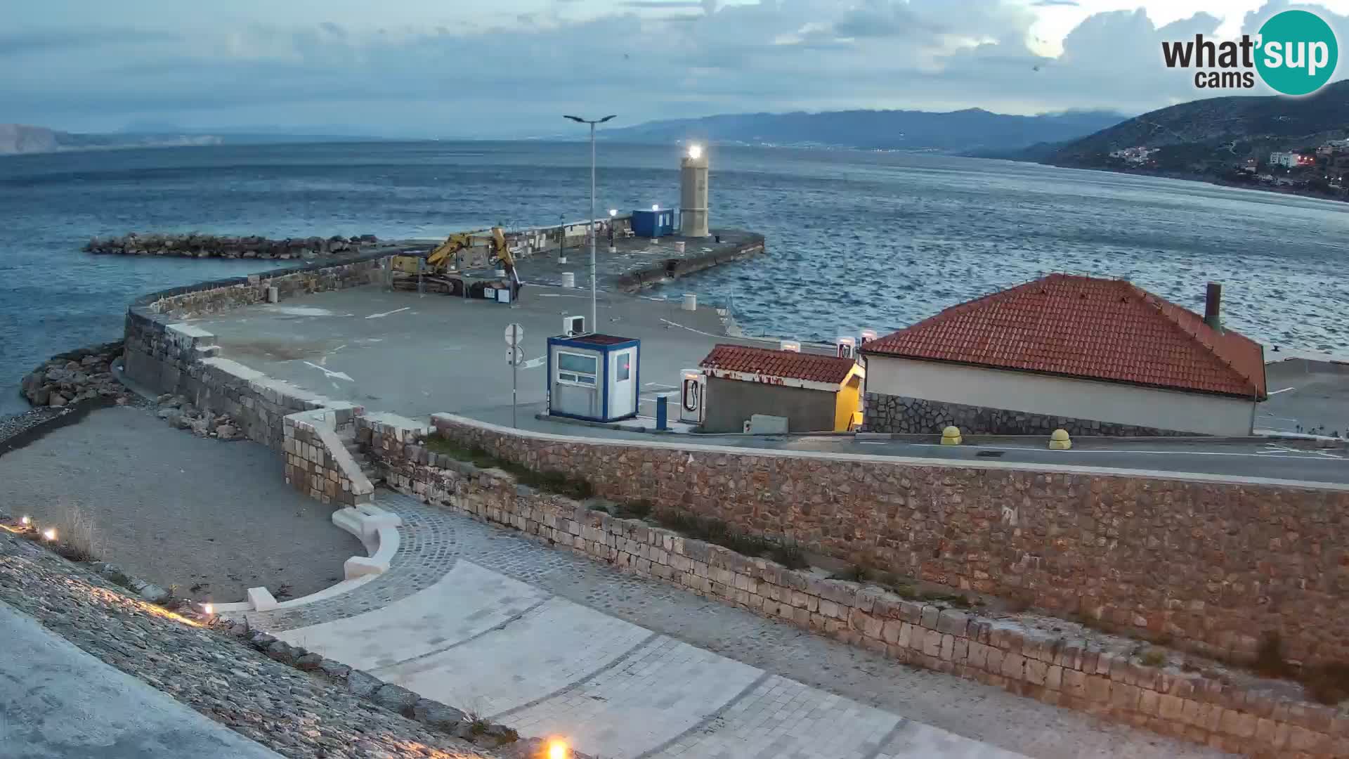 Senj Hafen Webcam – Wellenbrecher & Leuchtturm Liveblick