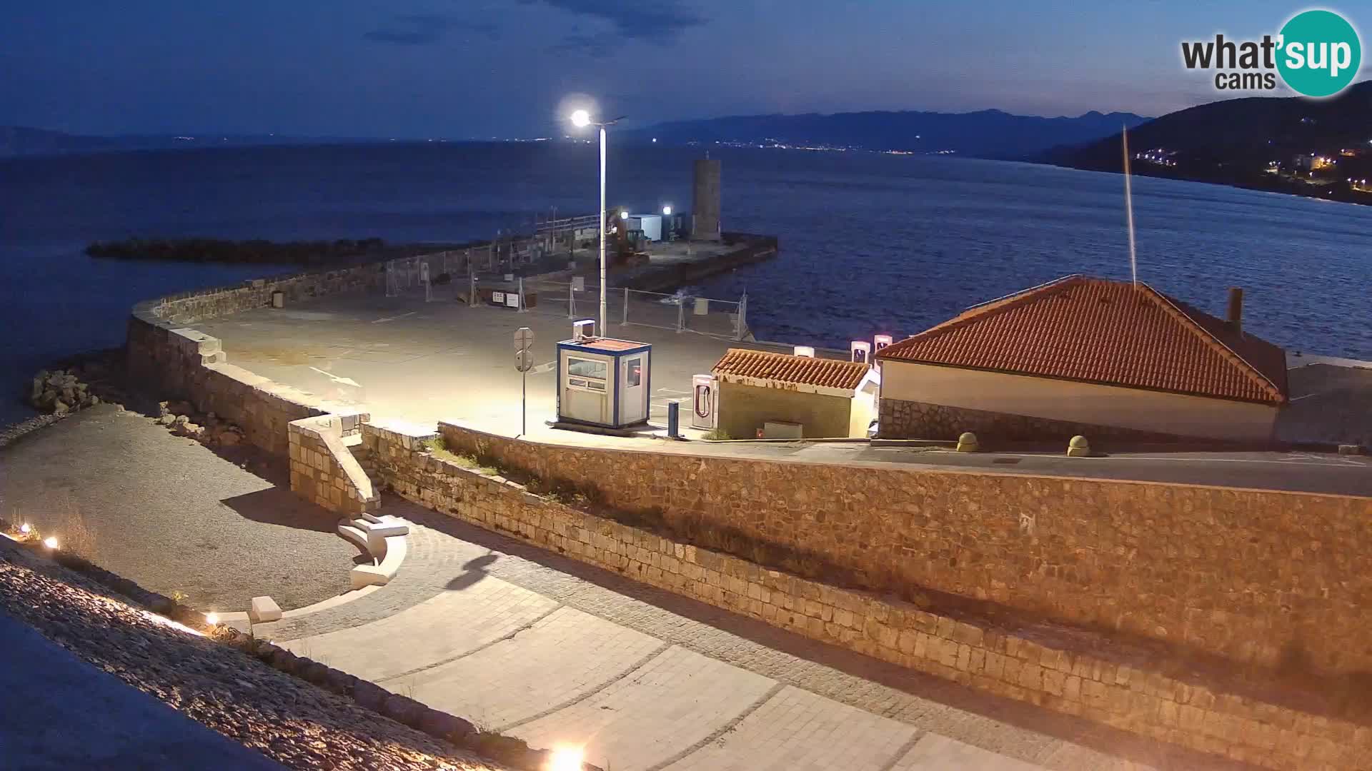 Senj Hafen Webcam – Wellenbrecher & Leuchtturm Liveblick