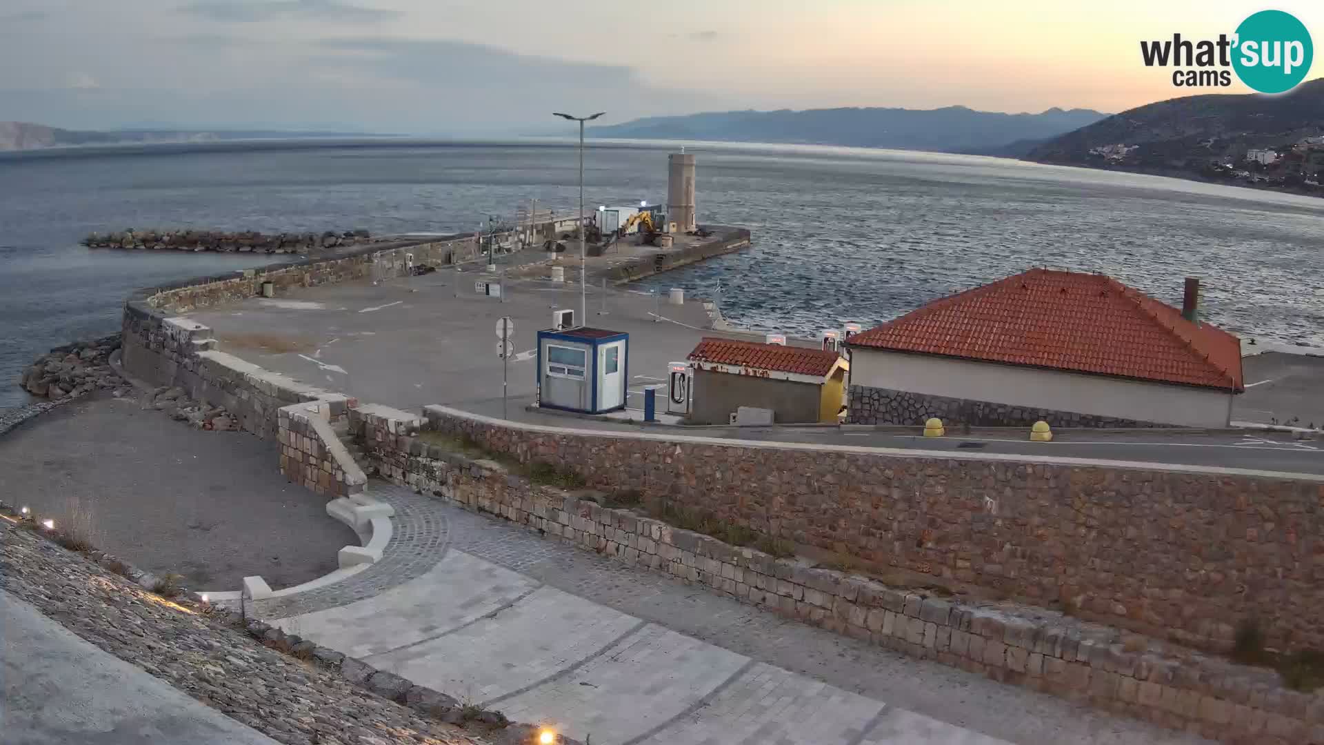 Webcam puerto de Senj – Rompeolas y faro en directo