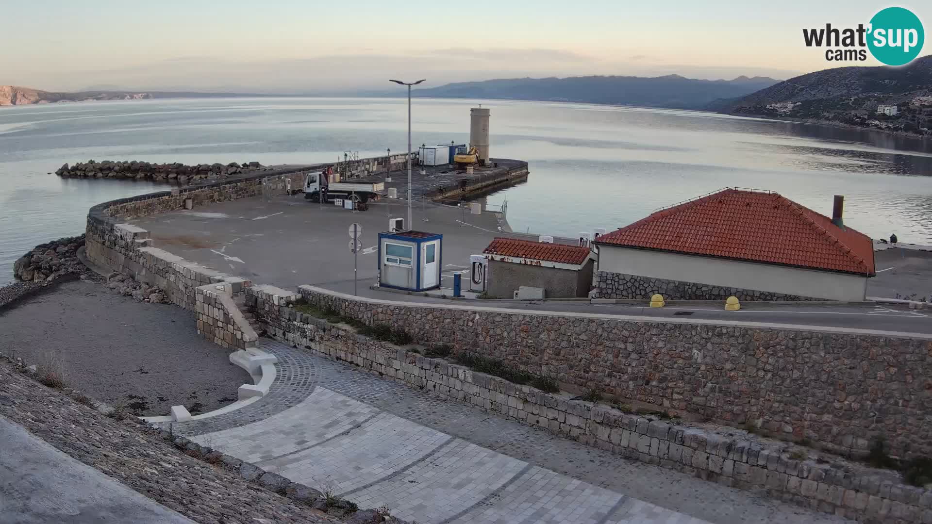 Webcam puerto de Senj – Rompeolas y faro en directo