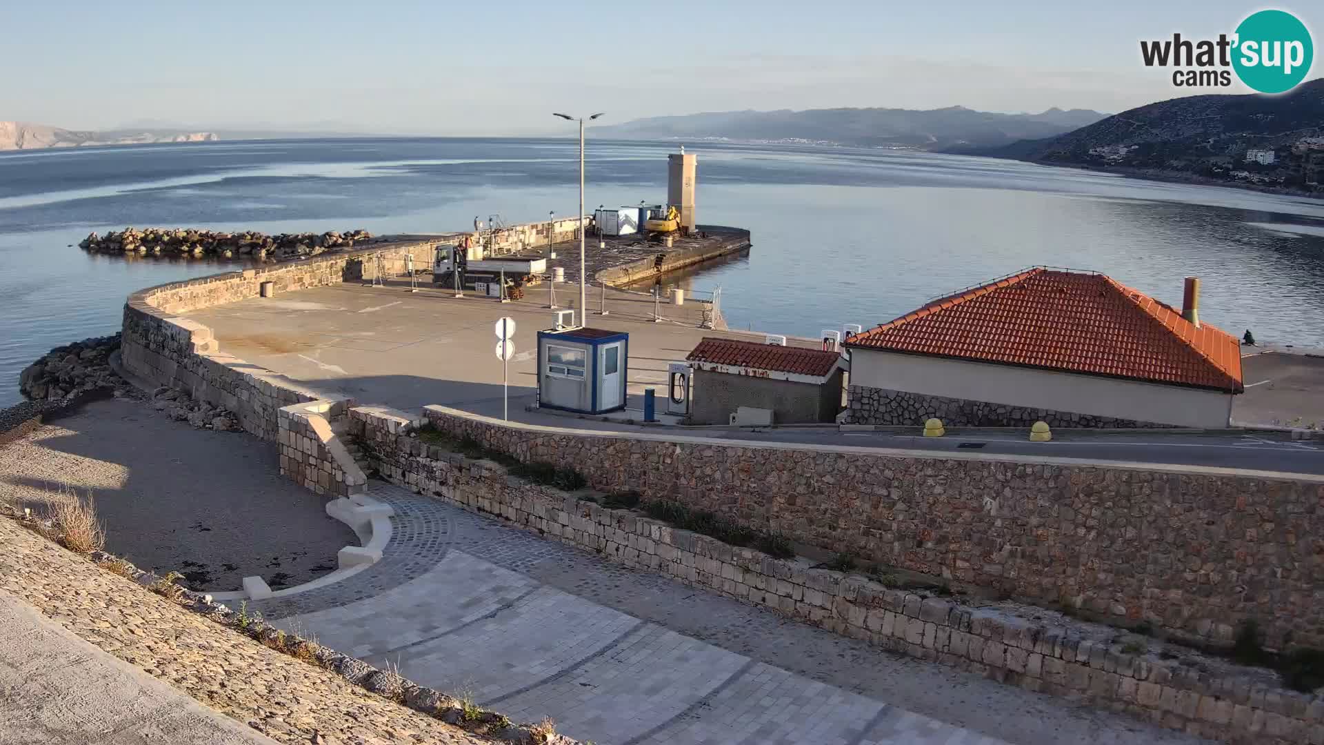 Webcam puerto de Senj – Rompeolas y faro en directo
