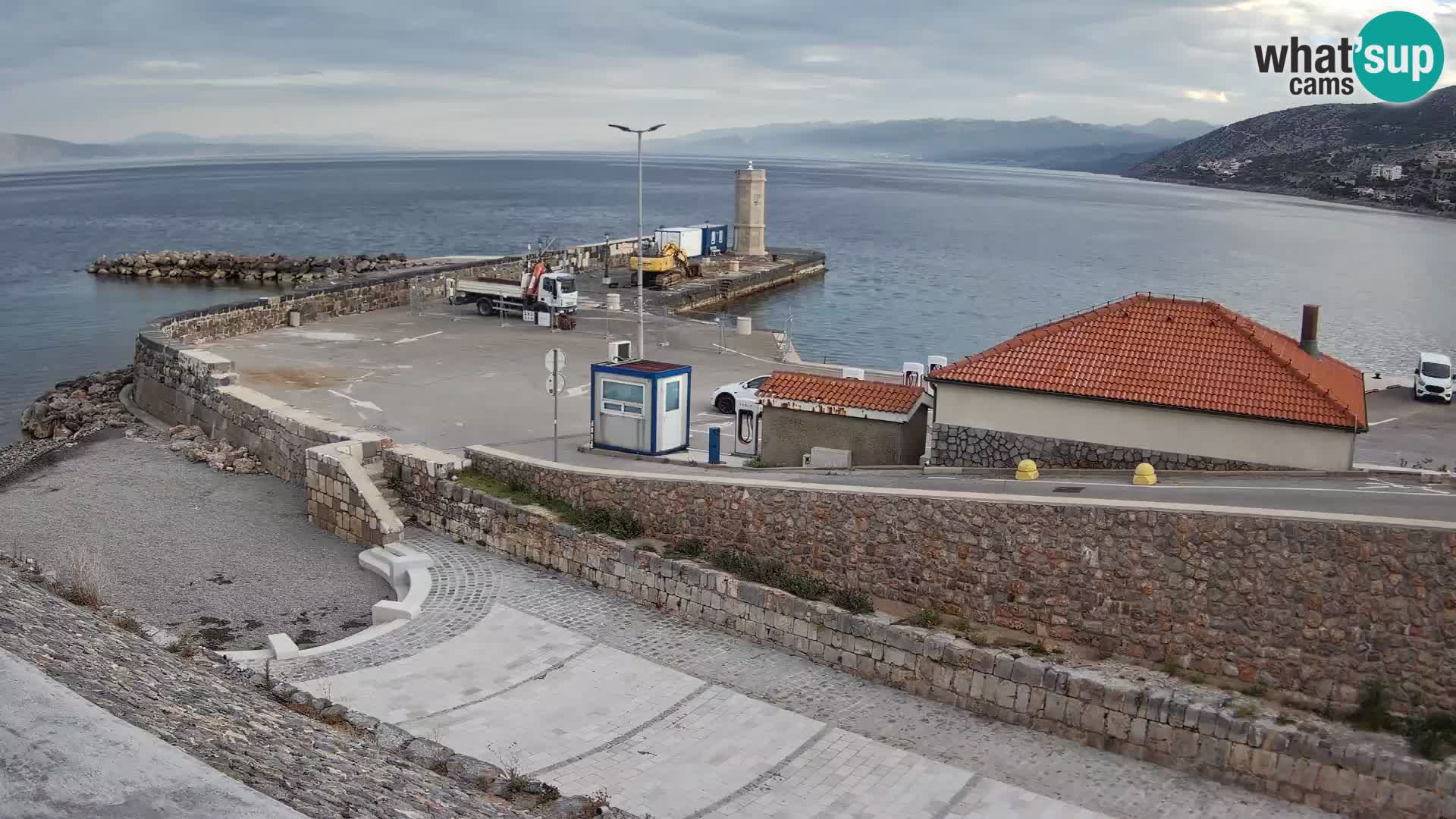 Webcam port de Senj – Vue sur la jetée et le phare