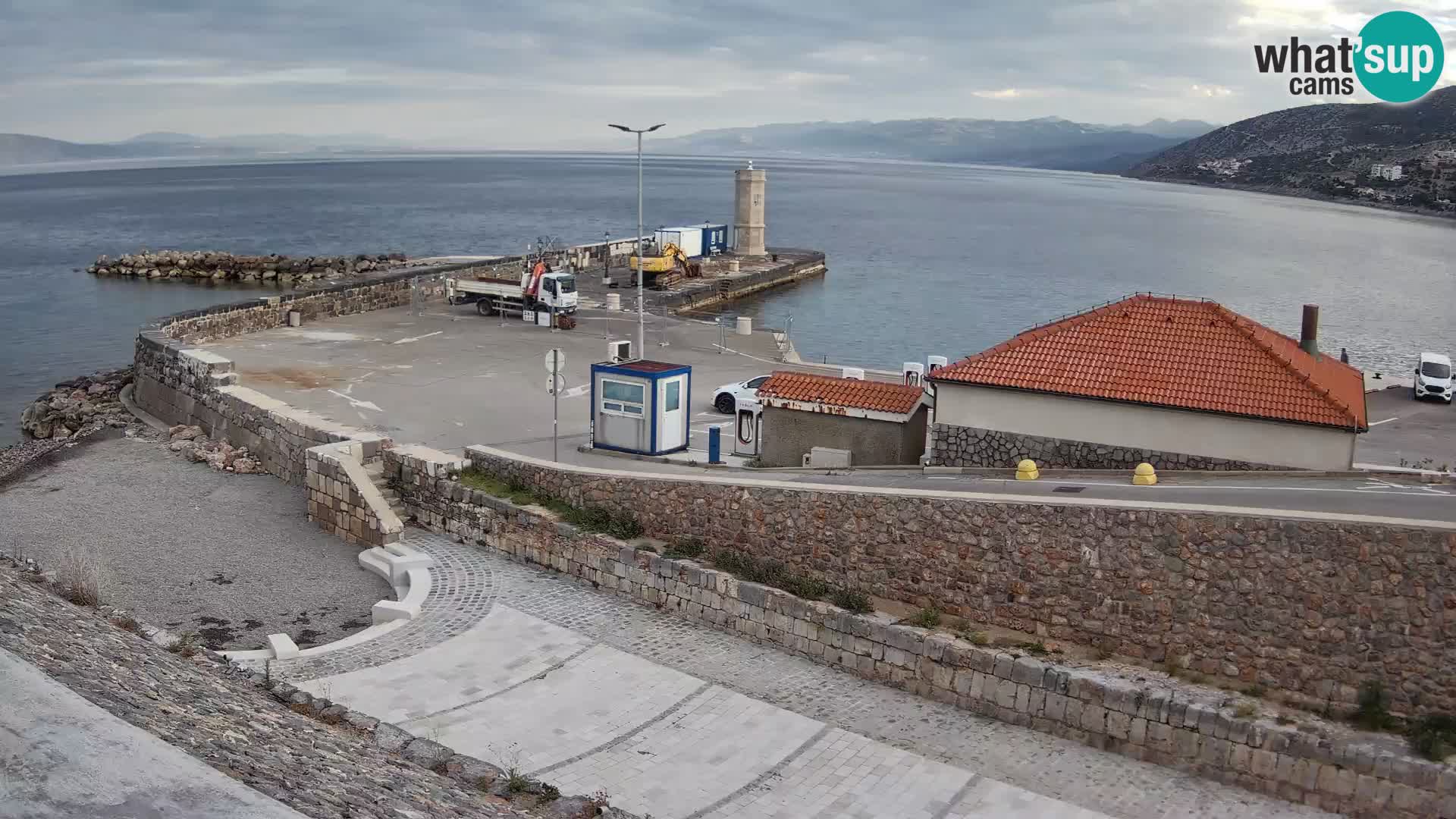 Webcam port de Senj – Vue sur la jetée et le phare