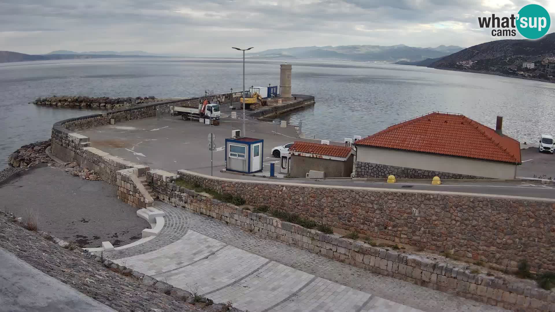 Senj Hafen Webcam – Wellenbrecher & Leuchtturm Liveblick