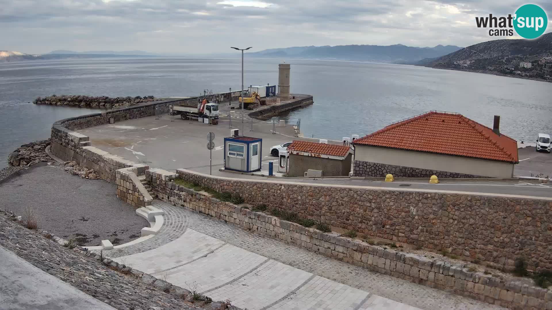 Webcam port de Senj – Vue sur la jetée et le phare