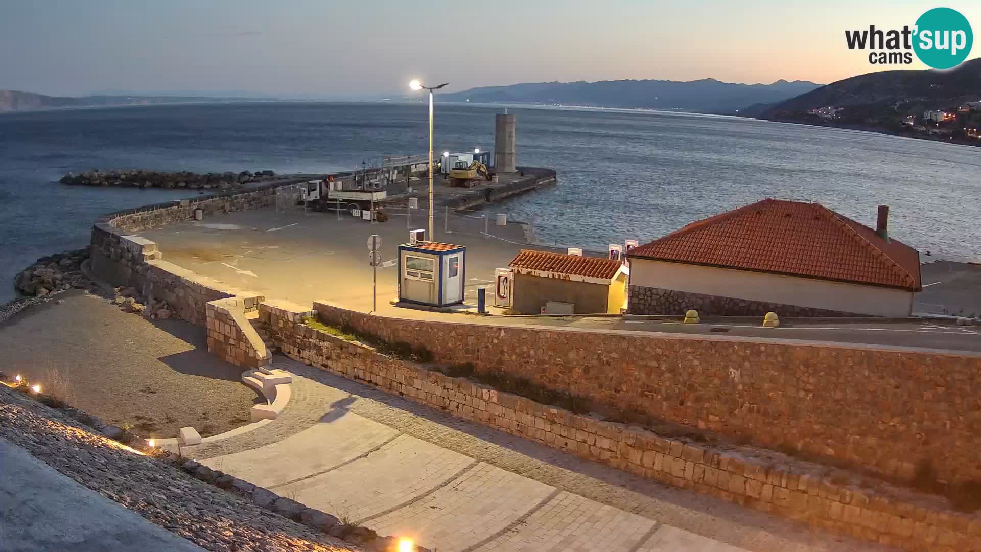 Webcam puerto de Senj – Rompeolas y faro en directo