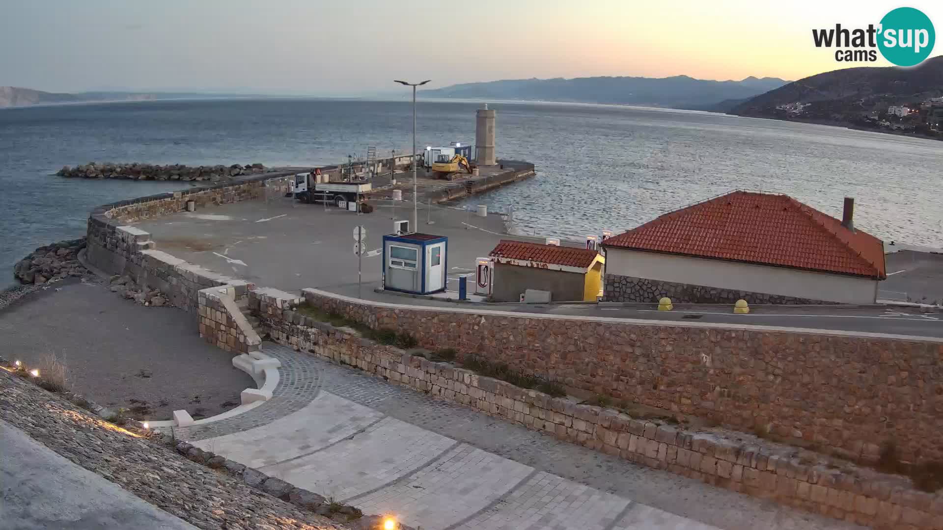 Web kamera Senj luka – Lukobran i svjetionik uživo
