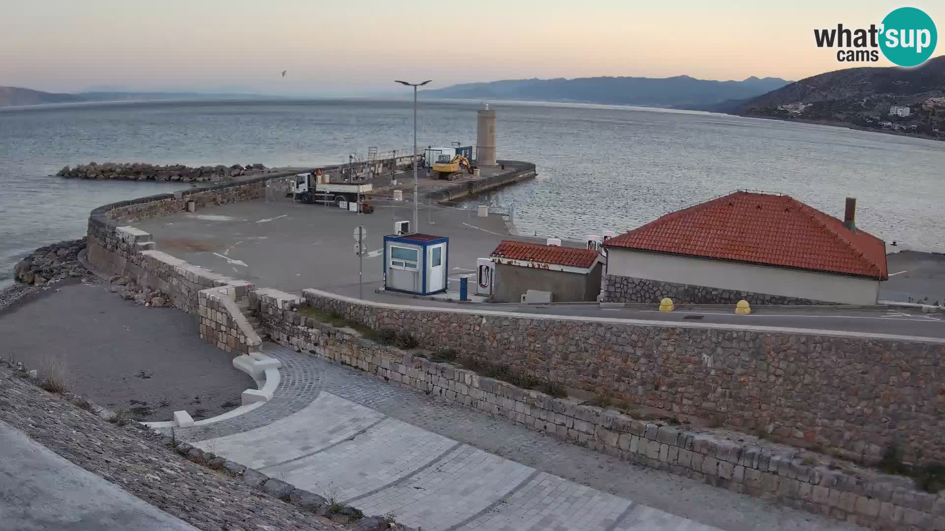 Webcam puerto de Senj – Rompeolas y faro en directo