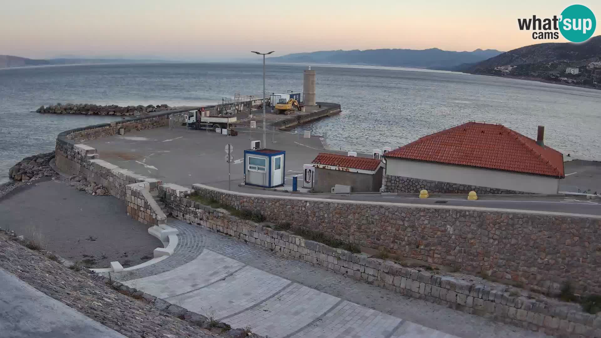 Webcam puerto de Senj – Rompeolas y faro en directo