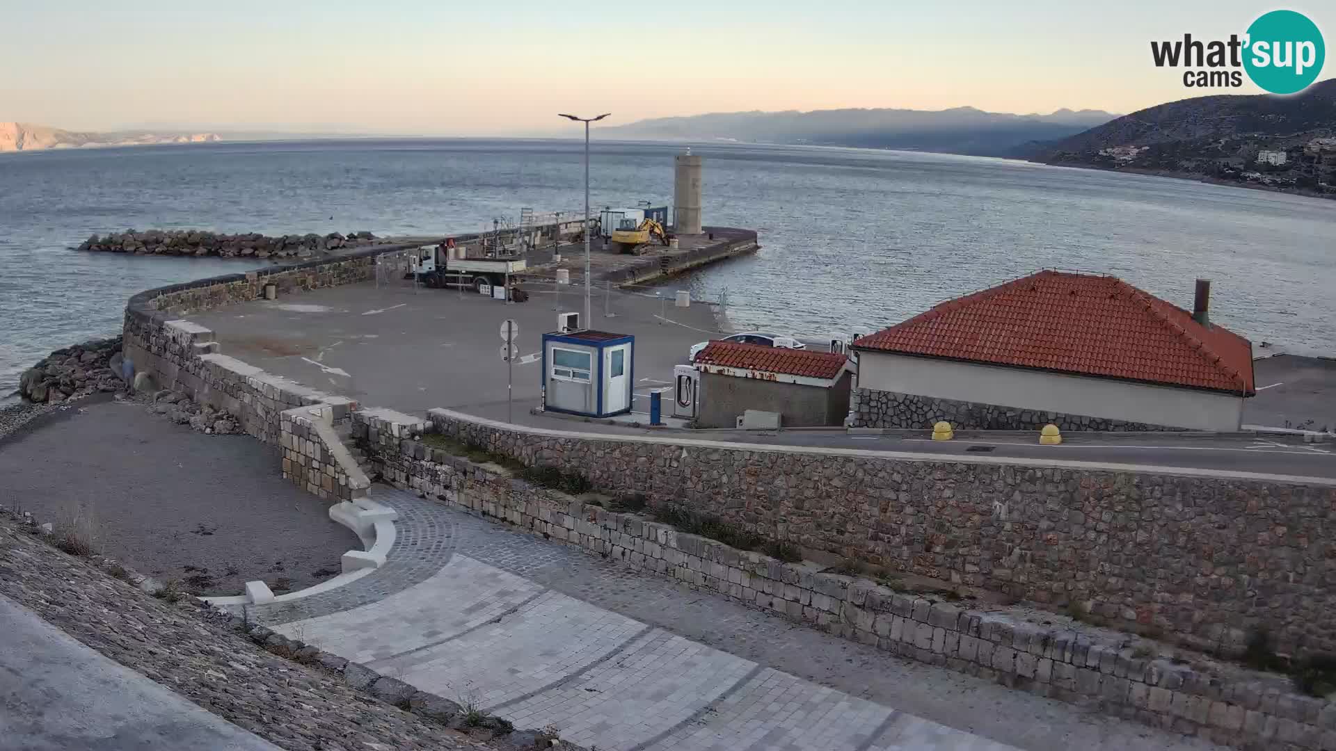 Web kamera Senj luka – Lukobran i svjetionik uživo