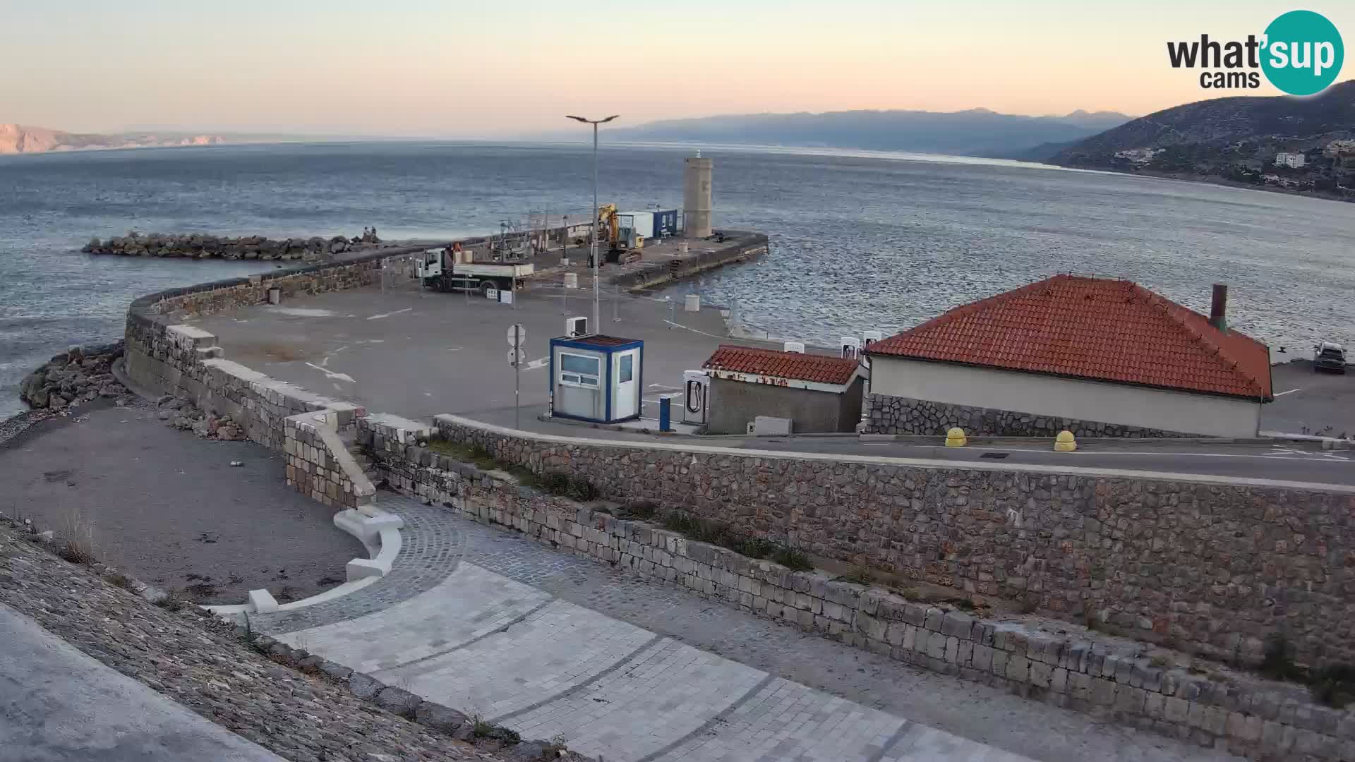 Webcam puerto de Senj – Rompeolas y faro en directo