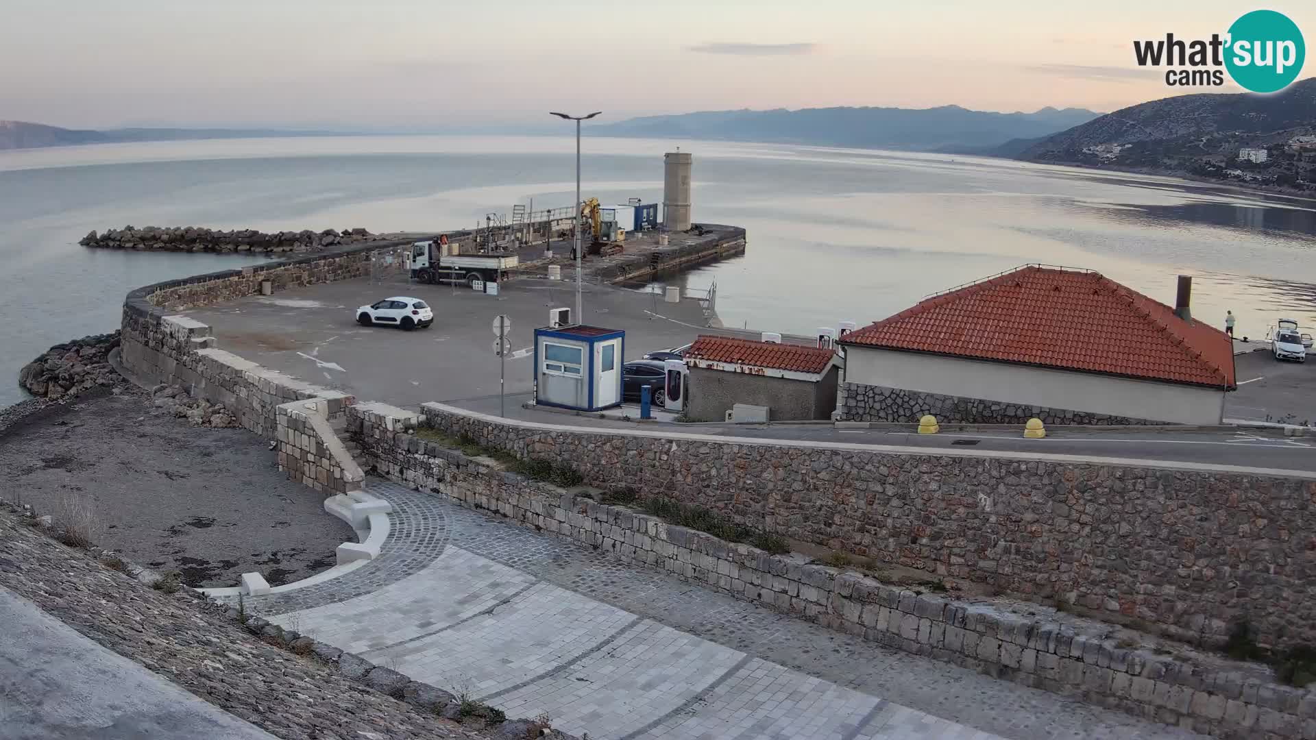 Web kamera Senj luka – Lukobran i svjetionik uživo