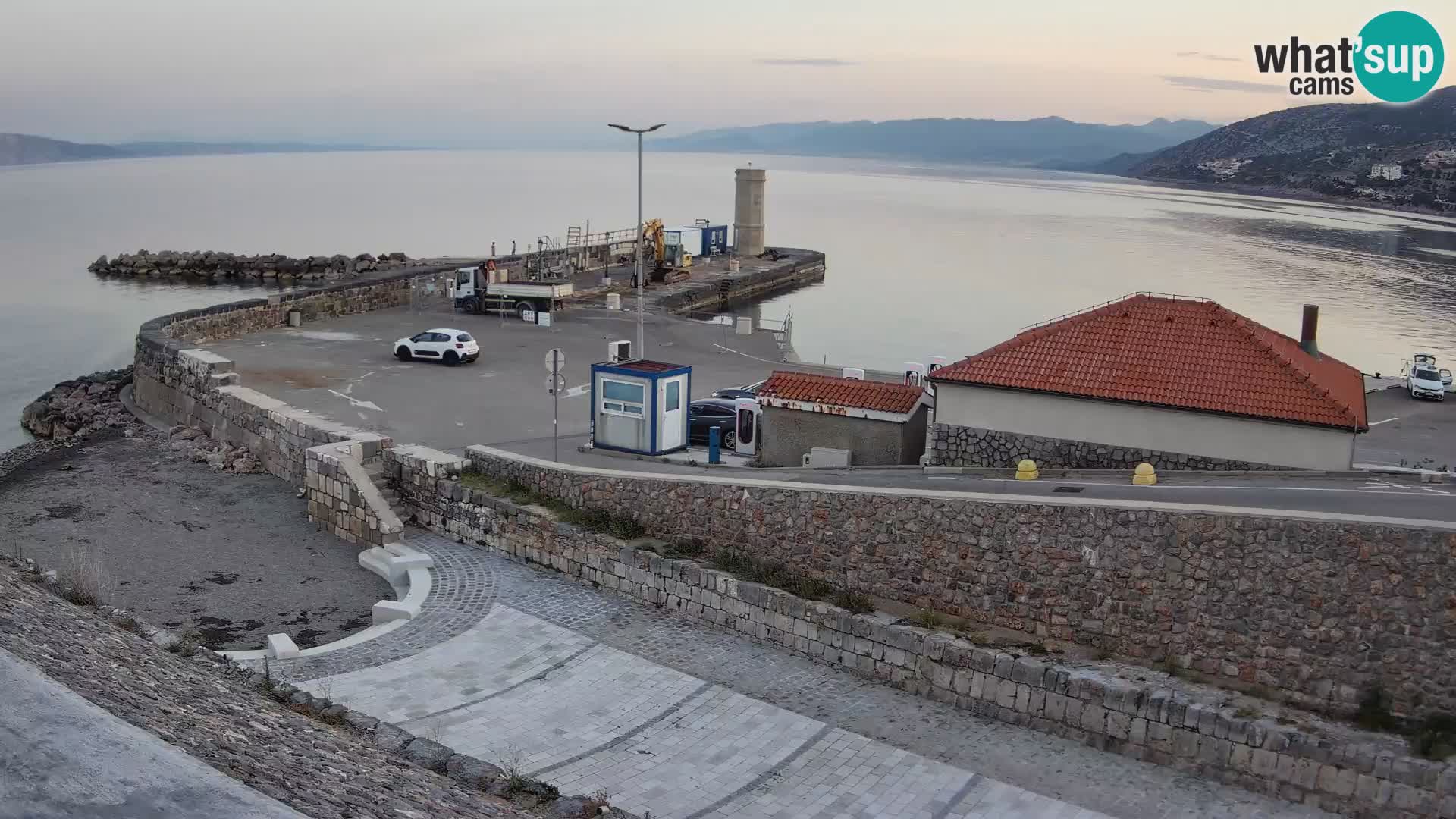 Webcam puerto de Senj – Rompeolas y faro en directo