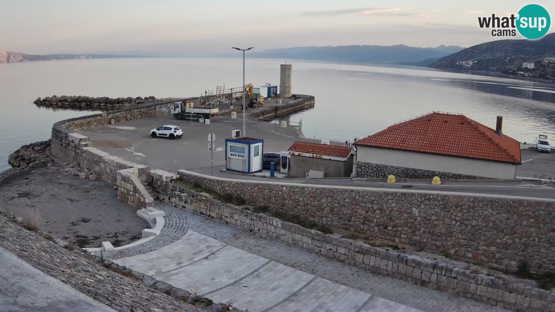 Web kamera Senj luka – Lukobran i svjetionik uživo