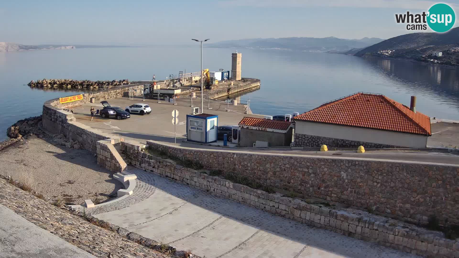 Webcam port de Senj – Vue sur la jetée et le phare