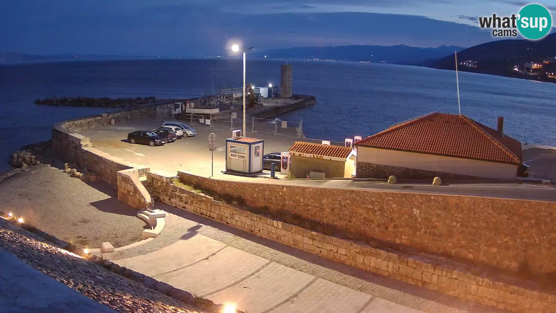 Senj Hafen Webcam – Wellenbrecher & Leuchtturm Liveblick