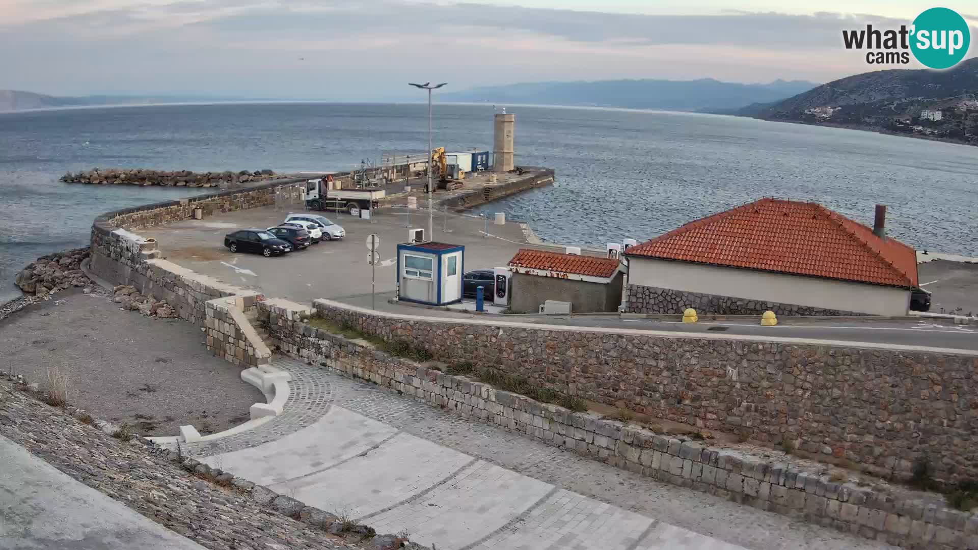 Webcam port de Senj – Vue sur la jetée et le phare