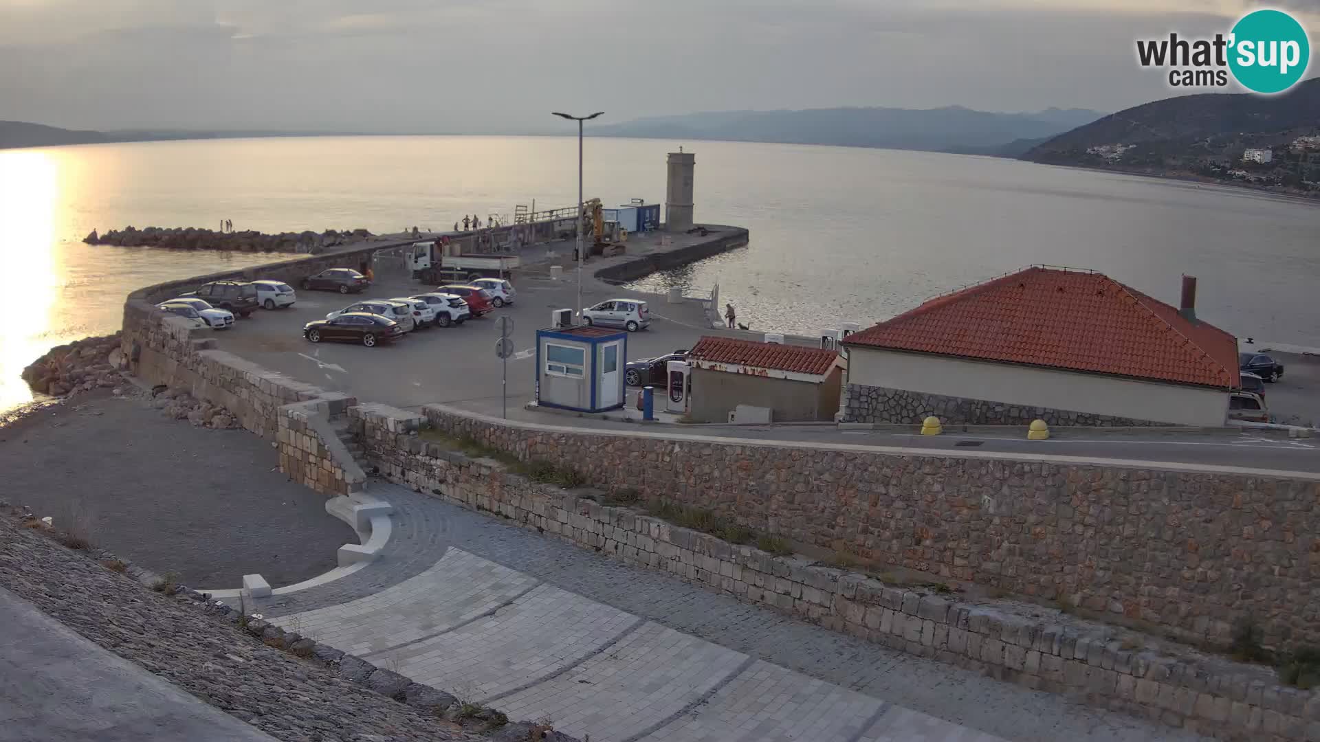 Senj Hafen Webcam – Wellenbrecher & Leuchtturm Liveblick