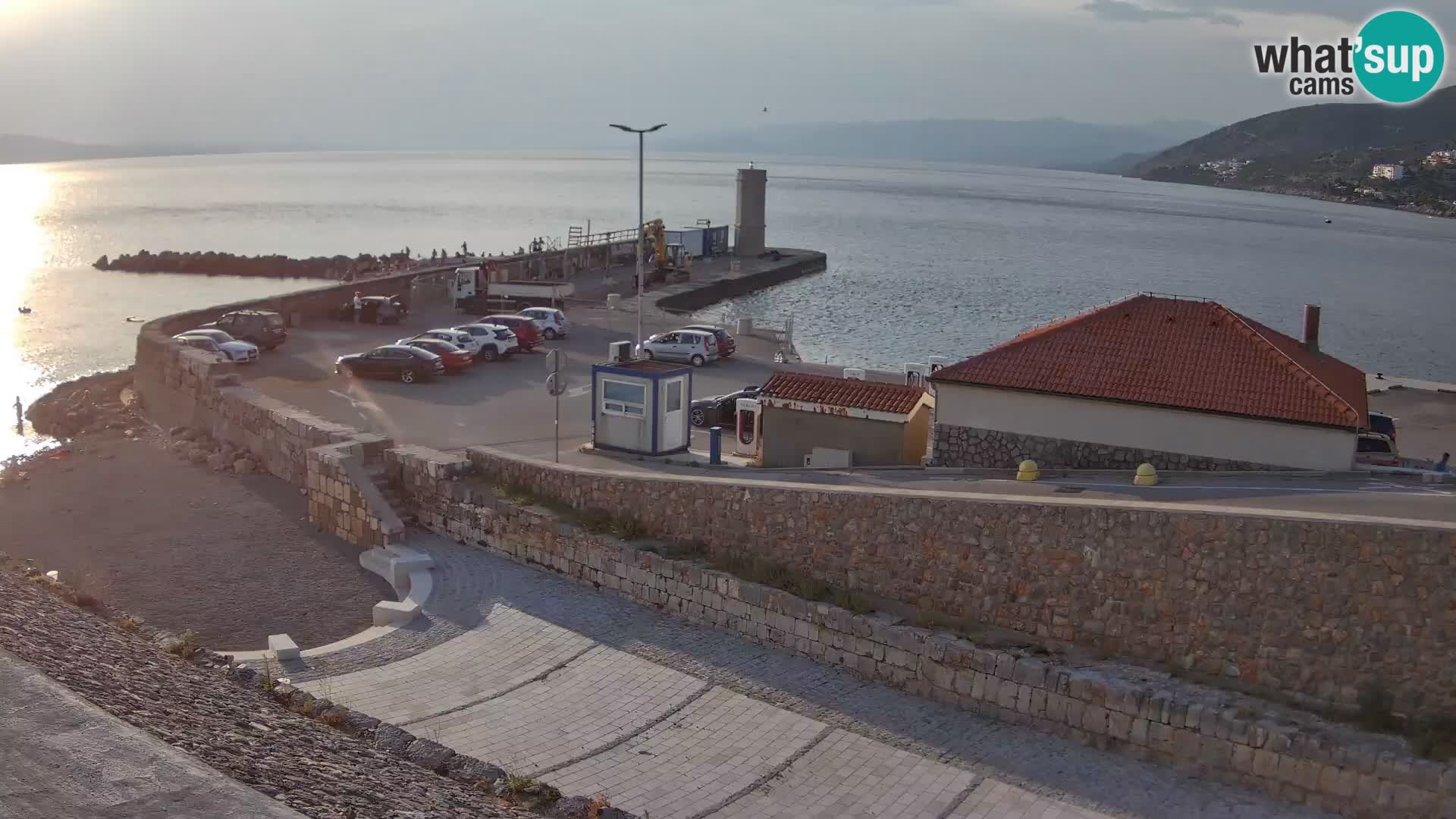 Webcam port de Senj – Vue sur la jetée et le phare