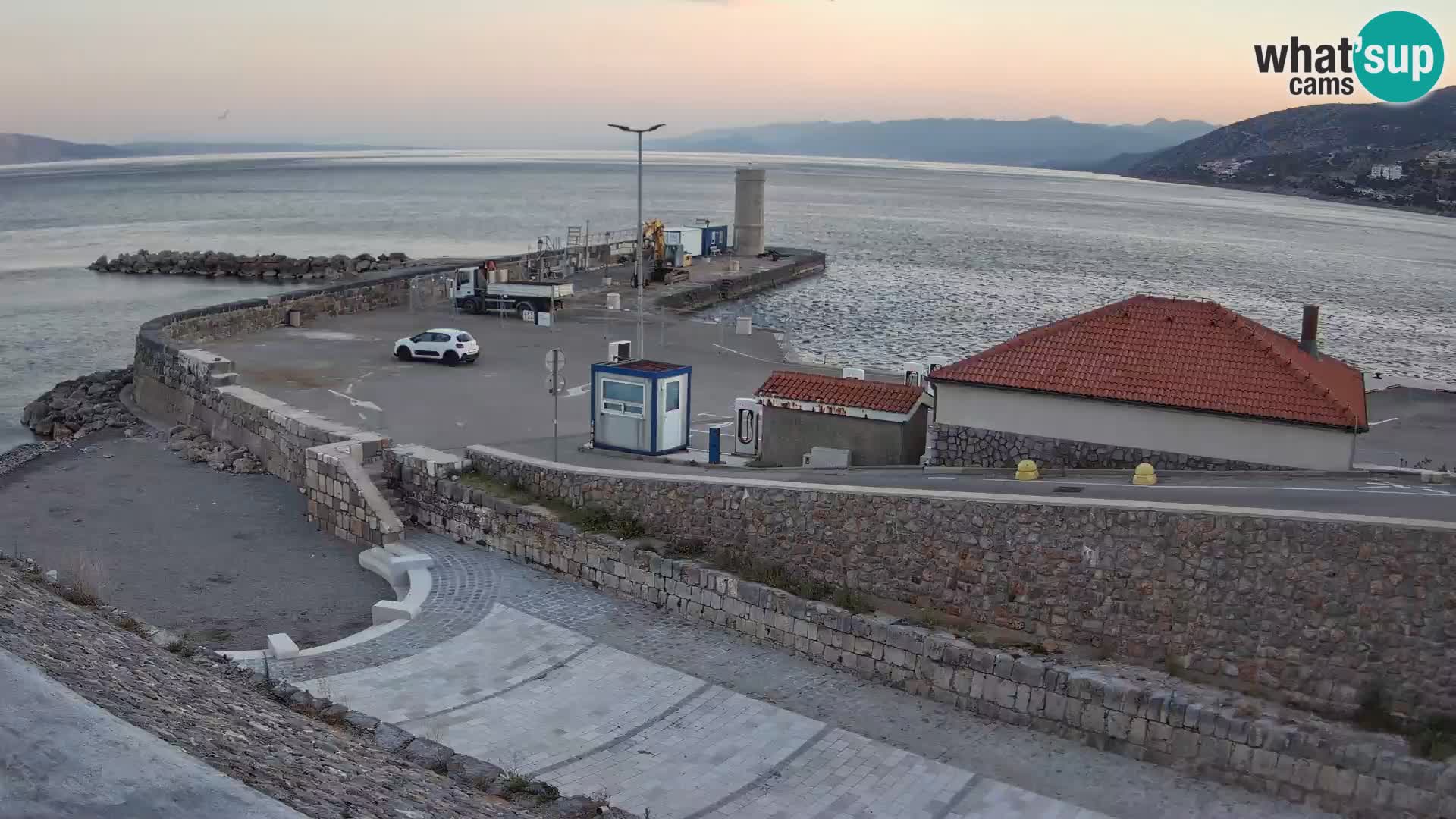 Web kamera Senj luka – Lukobran i svjetionik uživo