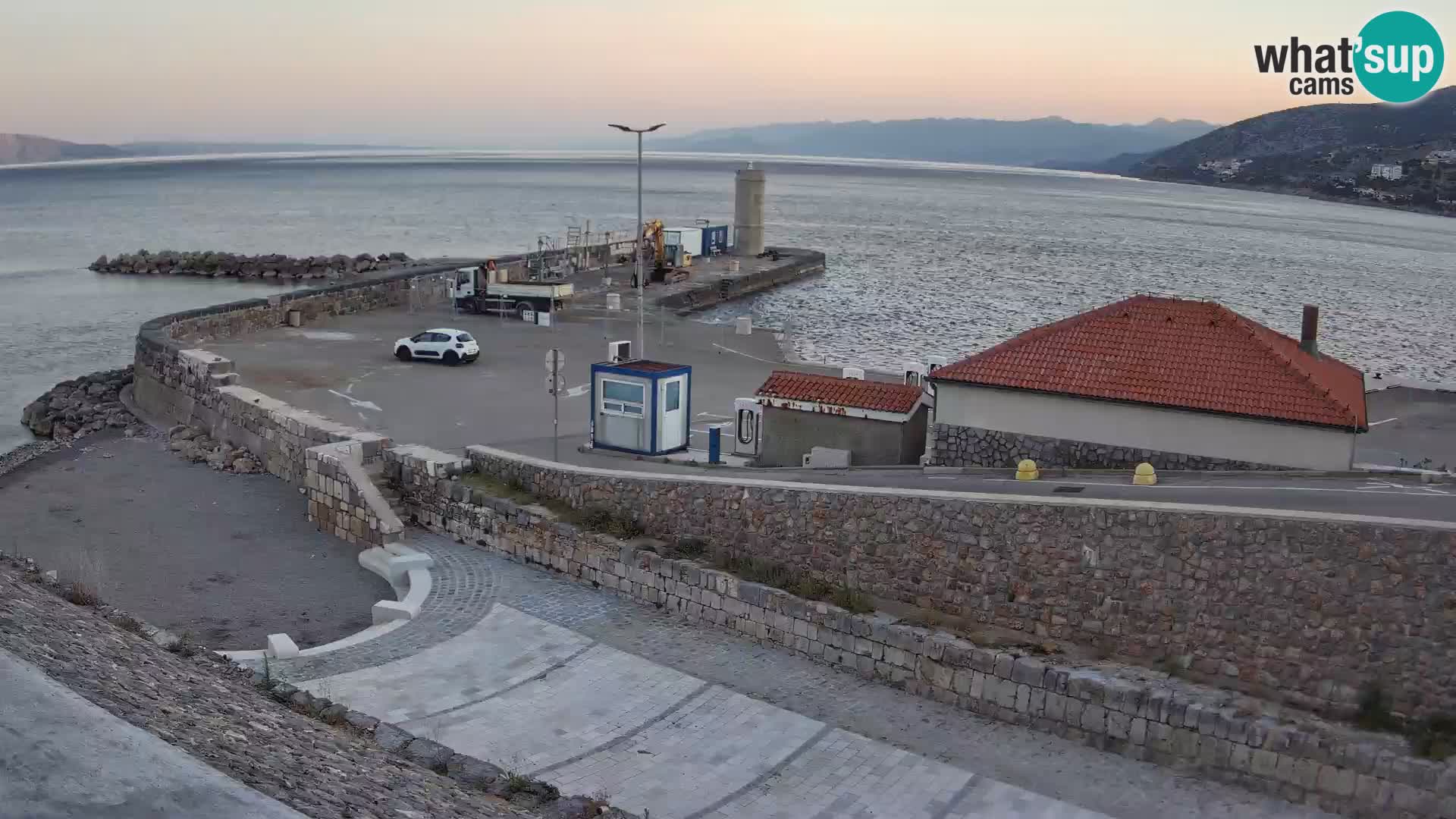 Webcam puerto de Senj – Rompeolas y faro en directo