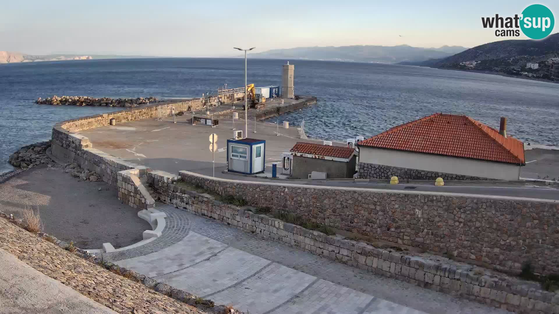 Senj Hafen Webcam – Wellenbrecher & Leuchtturm Liveblick