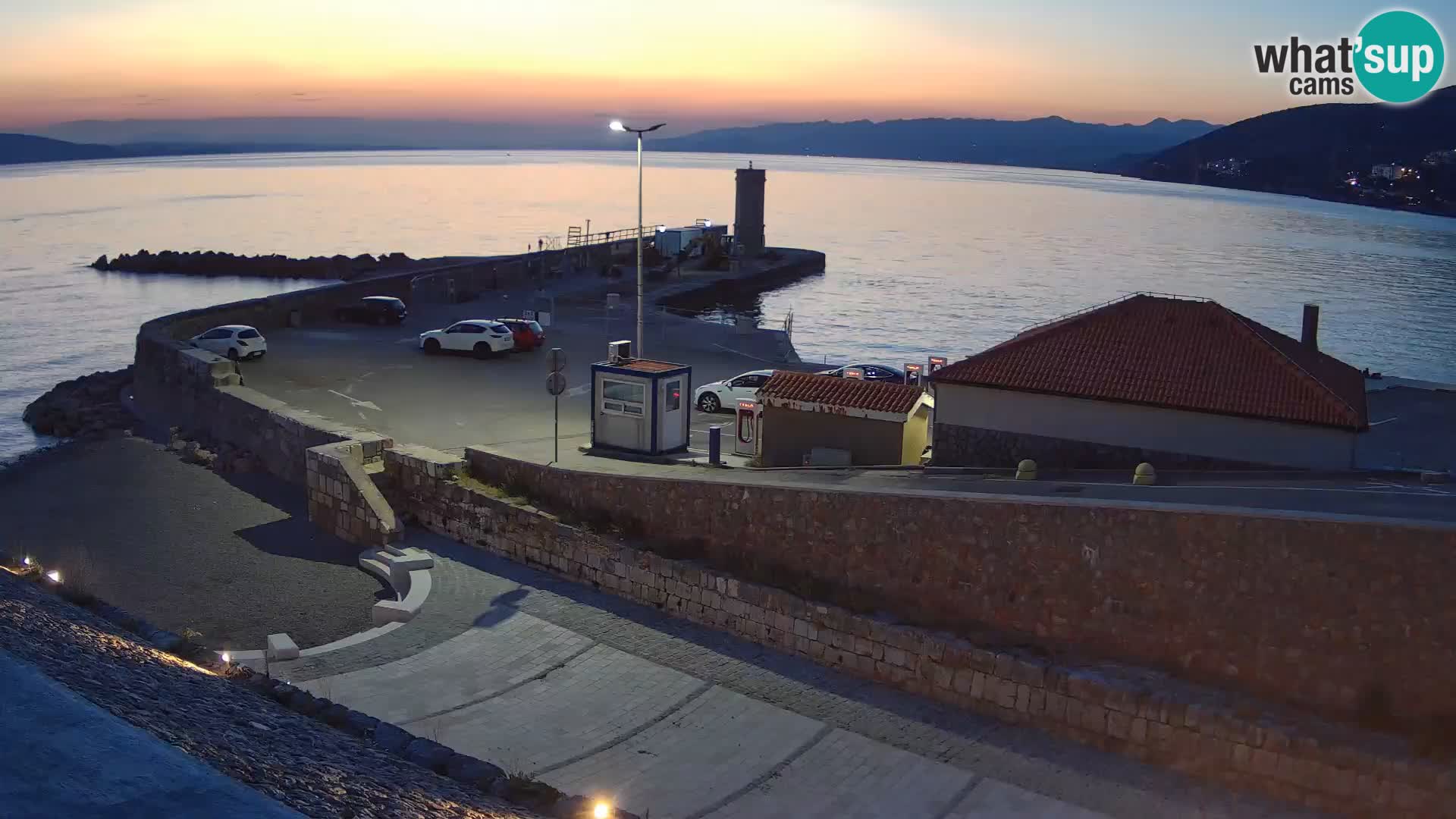 Webcam puerto de Senj – Rompeolas y faro en directo