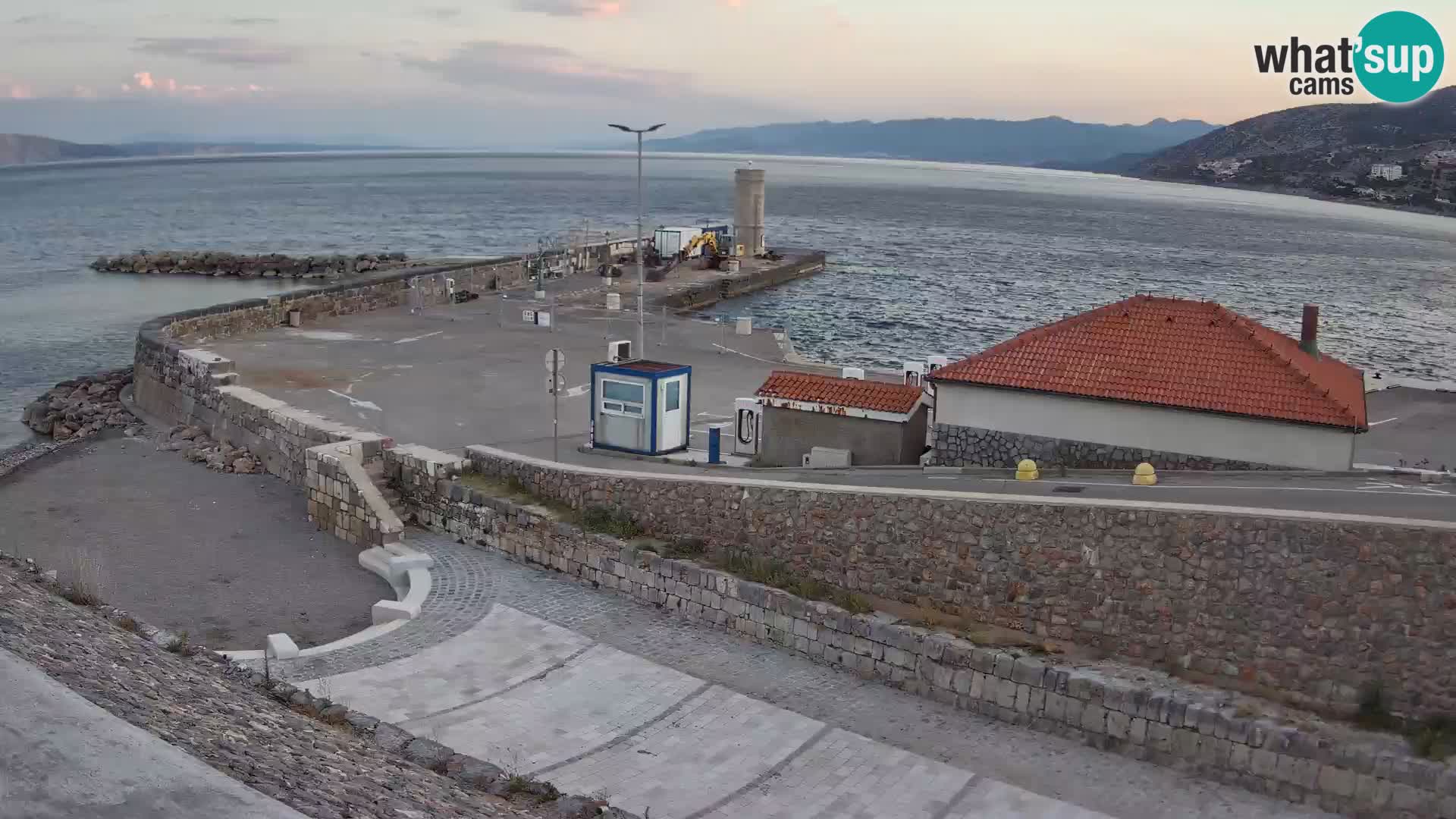 Web kamera Senj luka – Lukobran i svjetionik uživo