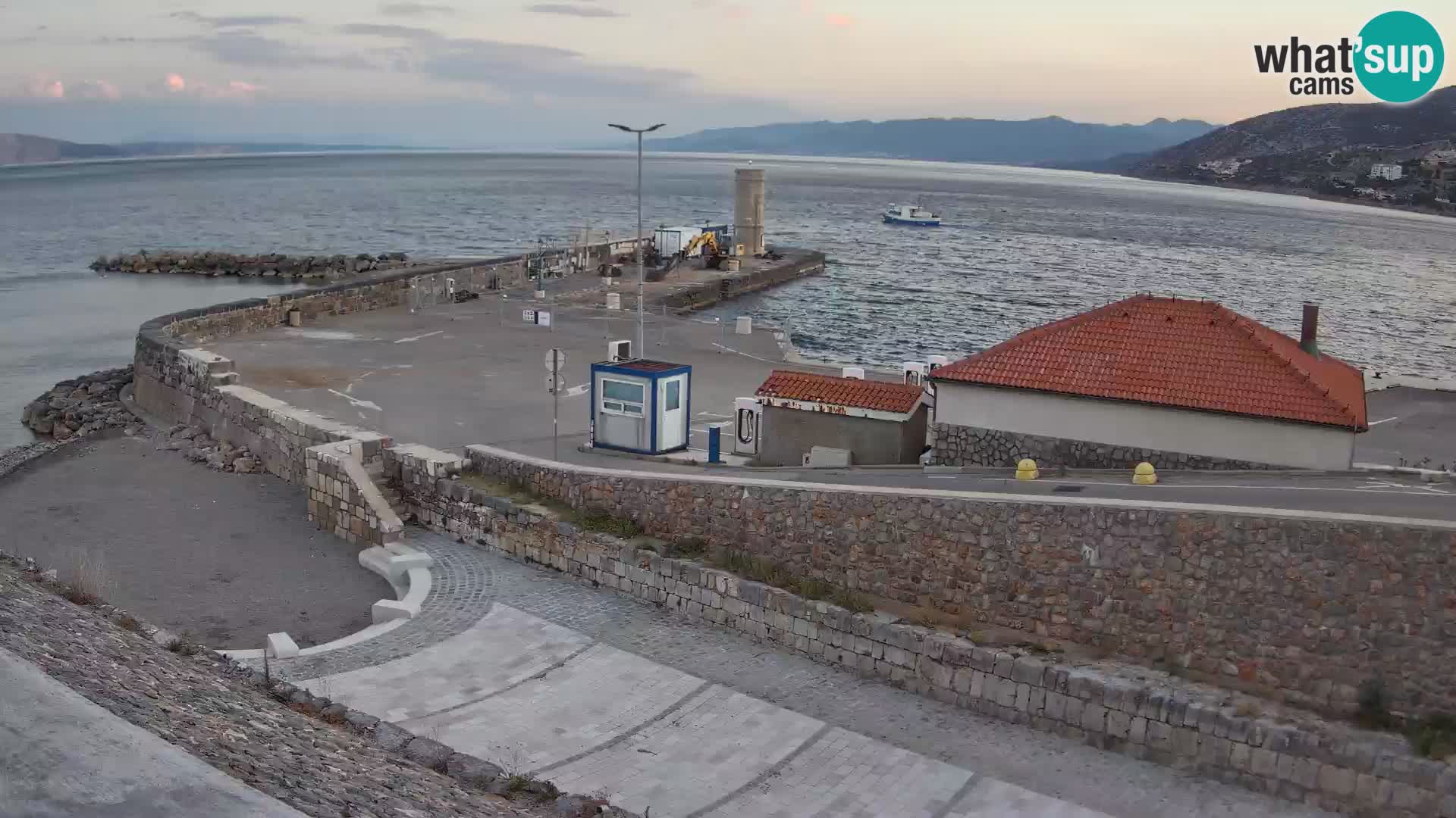 Web kamera Senj luka – Lukobran i svjetionik uživo