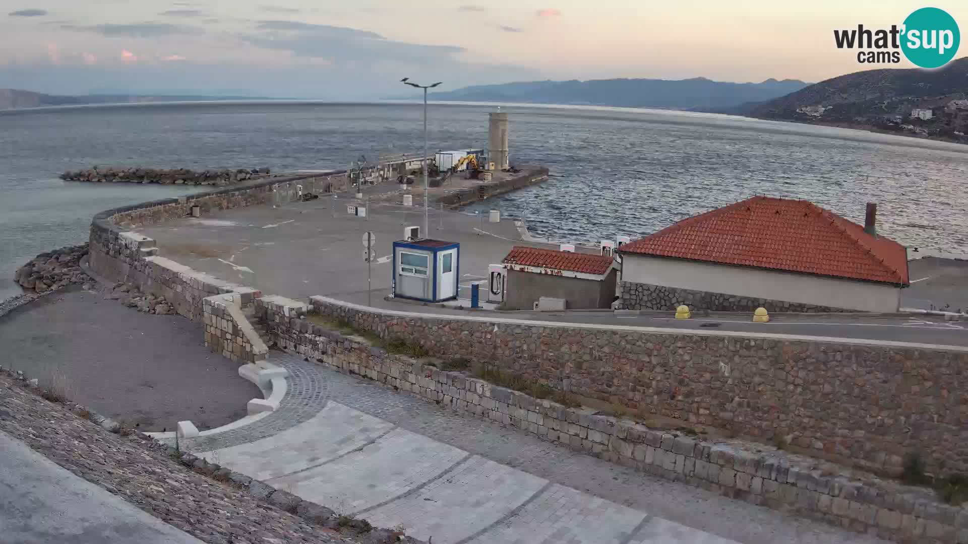 Webcam port de Senj – Vue sur la jetée et le phare