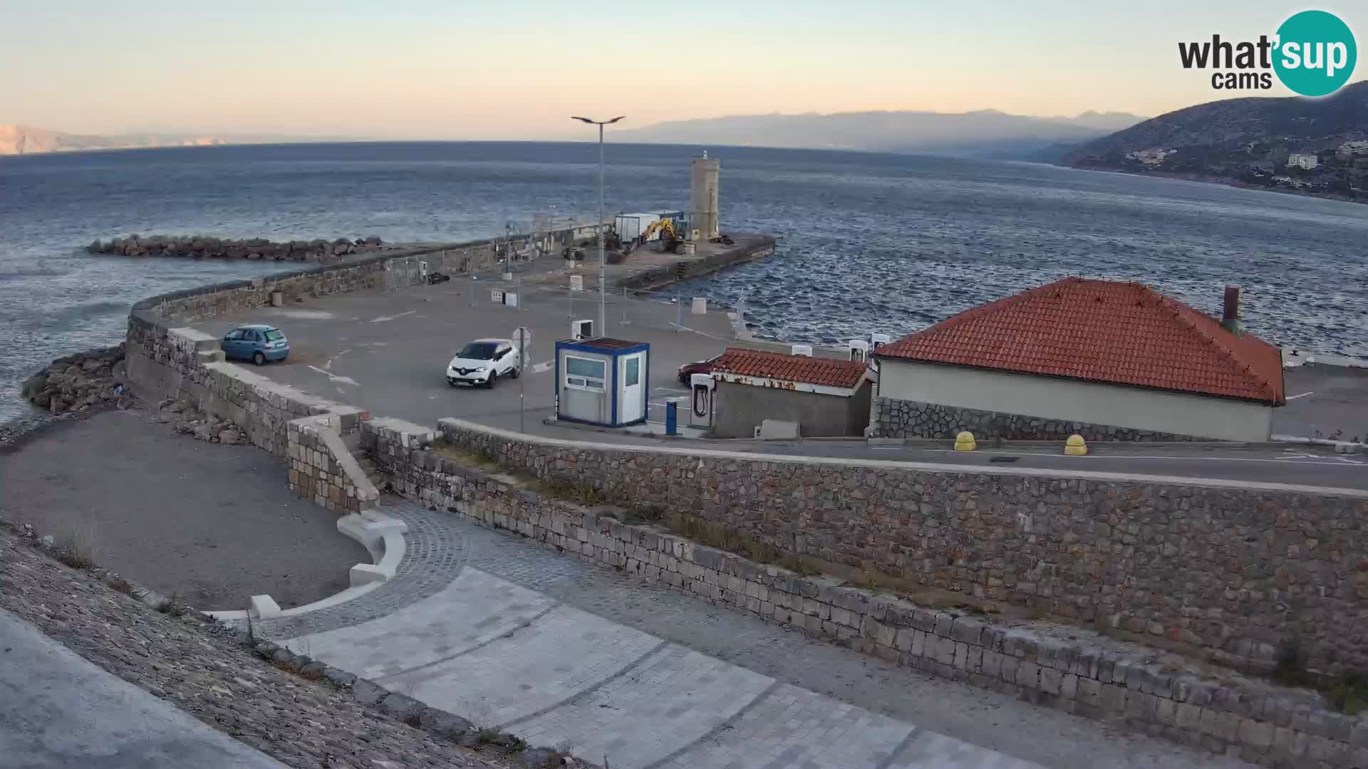 Senj Hafen Webcam – Wellenbrecher & Leuchtturm Liveblick