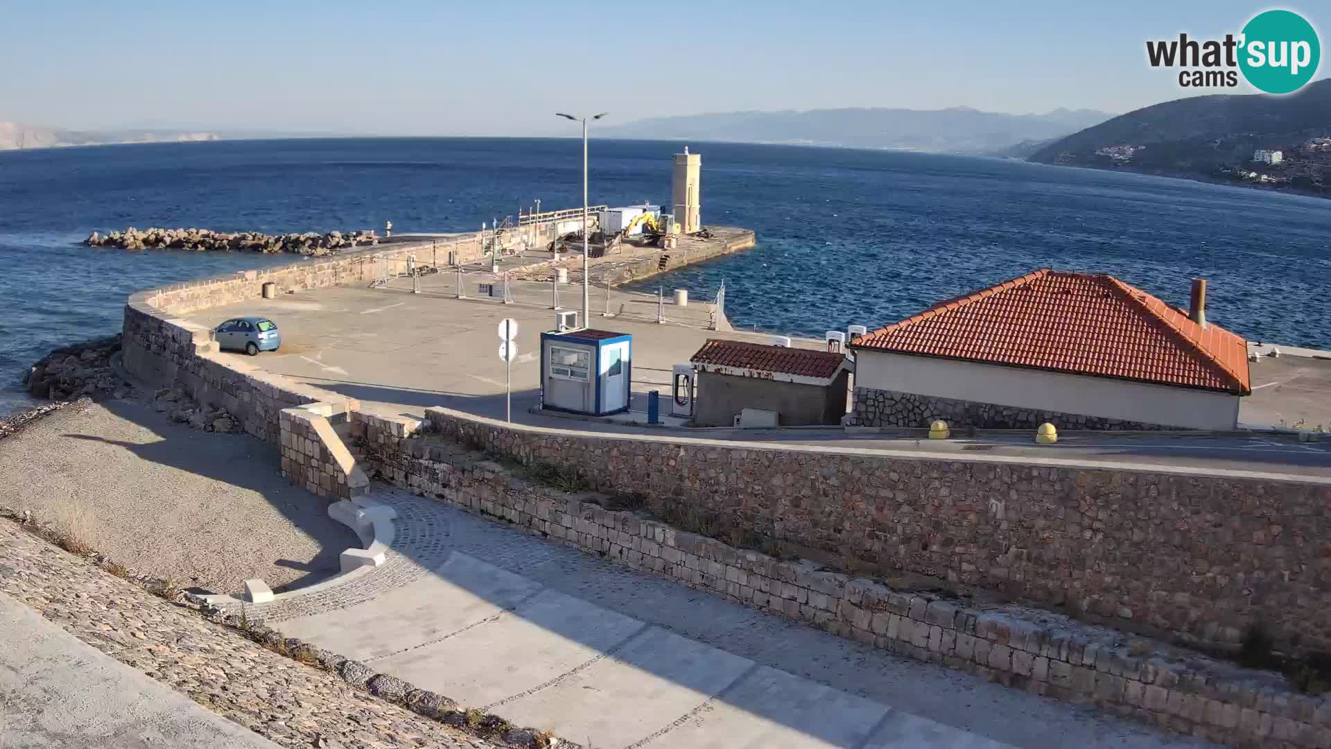 Webcam port de Senj – Vue sur la jetée et le phare