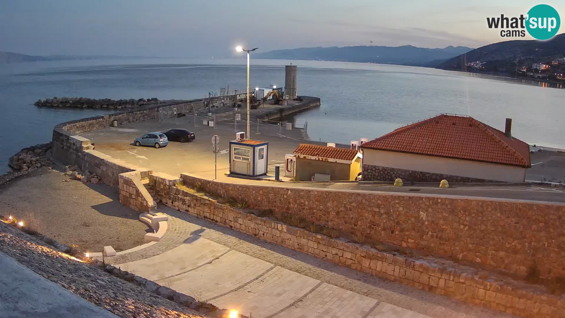 Senj Hafen Webcam – Wellenbrecher & Leuchtturm Liveblick