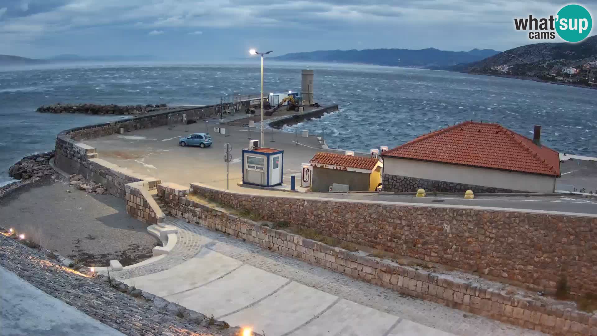 Senj Hafen Webcam – Wellenbrecher & Leuchtturm Liveblick