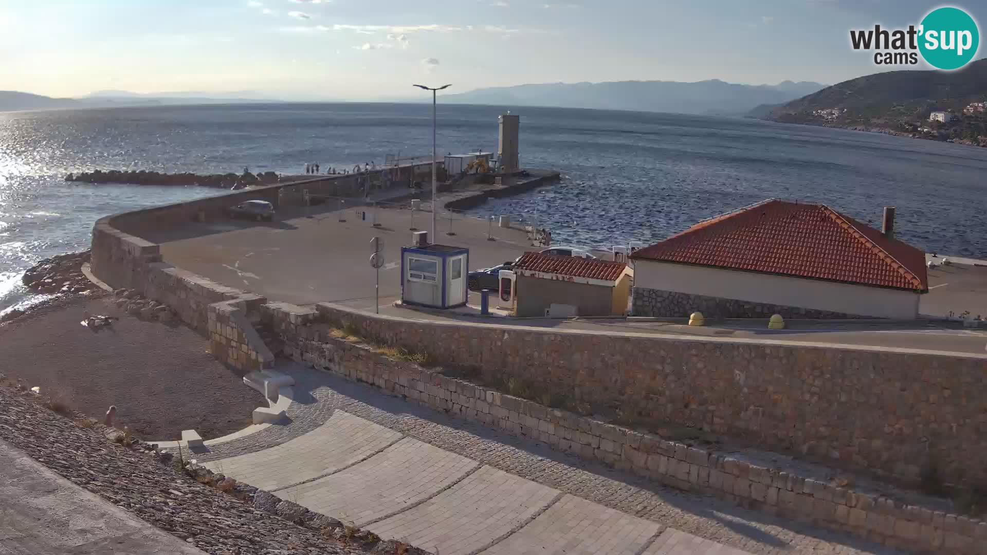 Webcam port de Senj – Vue sur la jetée et le phare