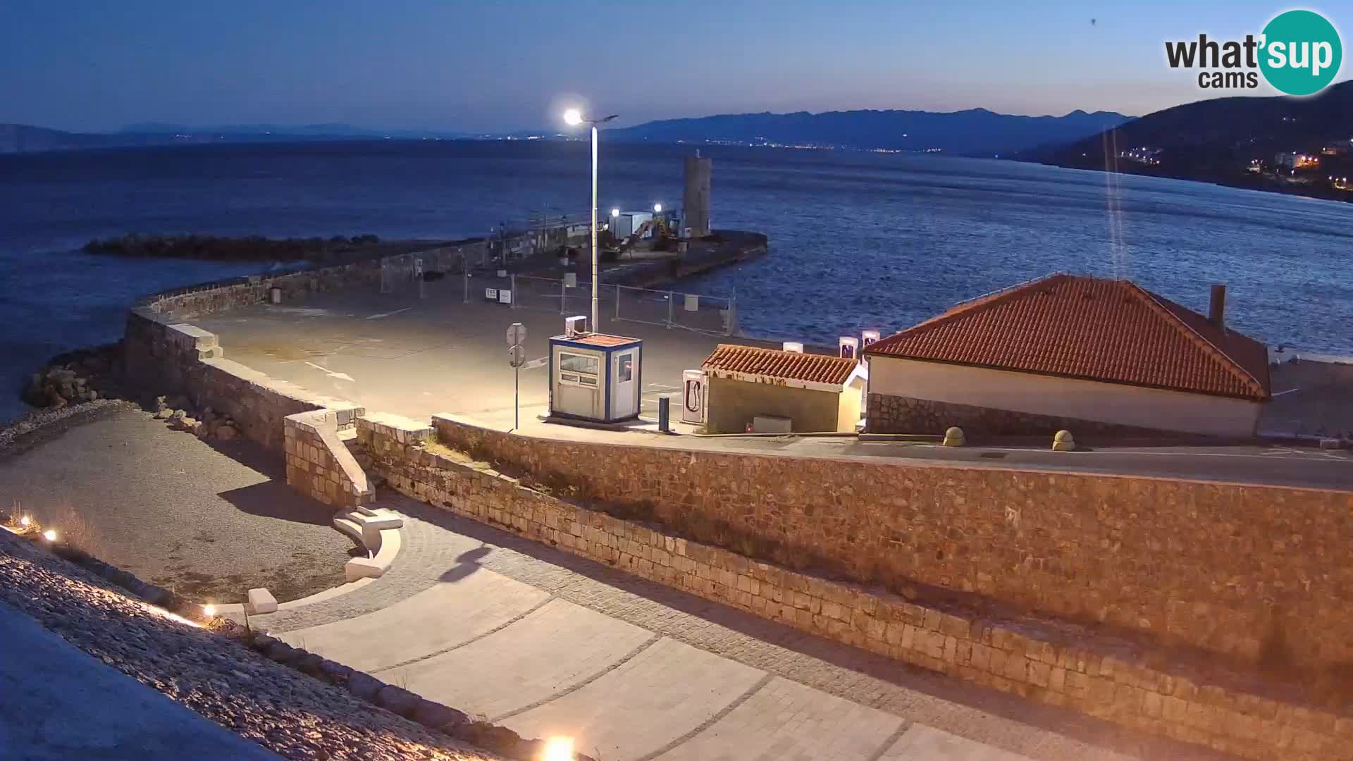 Senj Hafen Webcam – Wellenbrecher & Leuchtturm Liveblick