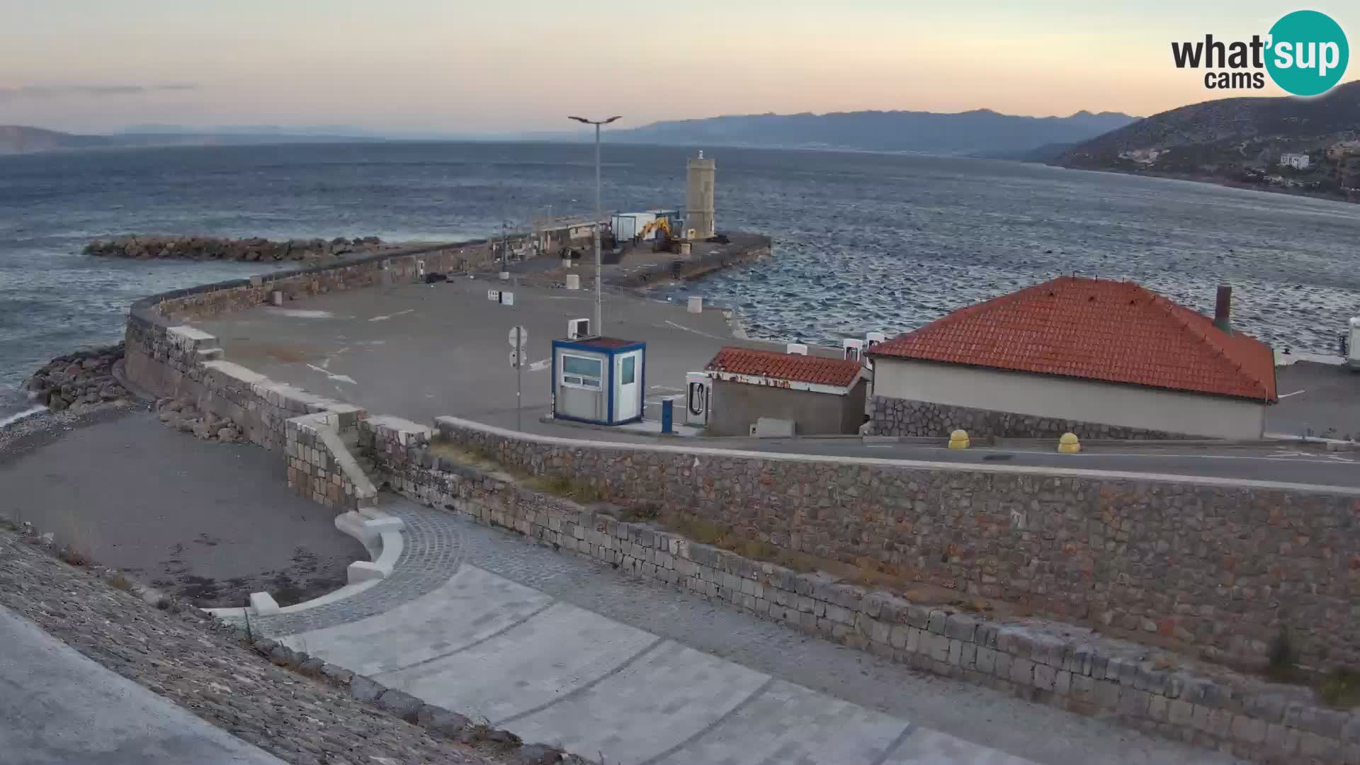 Webcam Porto di Segna – Frangiflutti e Faro in diretta