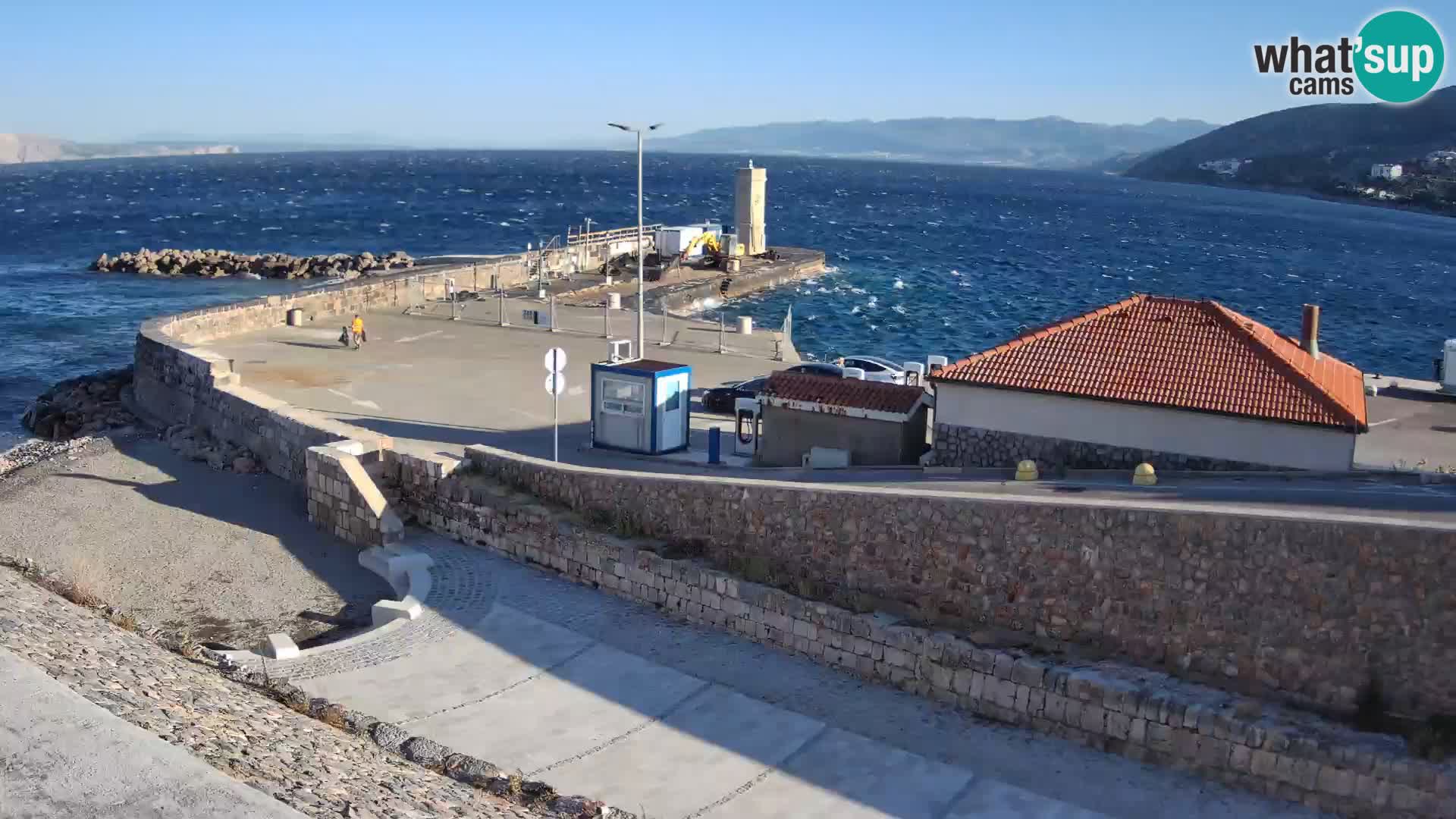 Webcam port de Senj – Vue sur la jetée et le phare