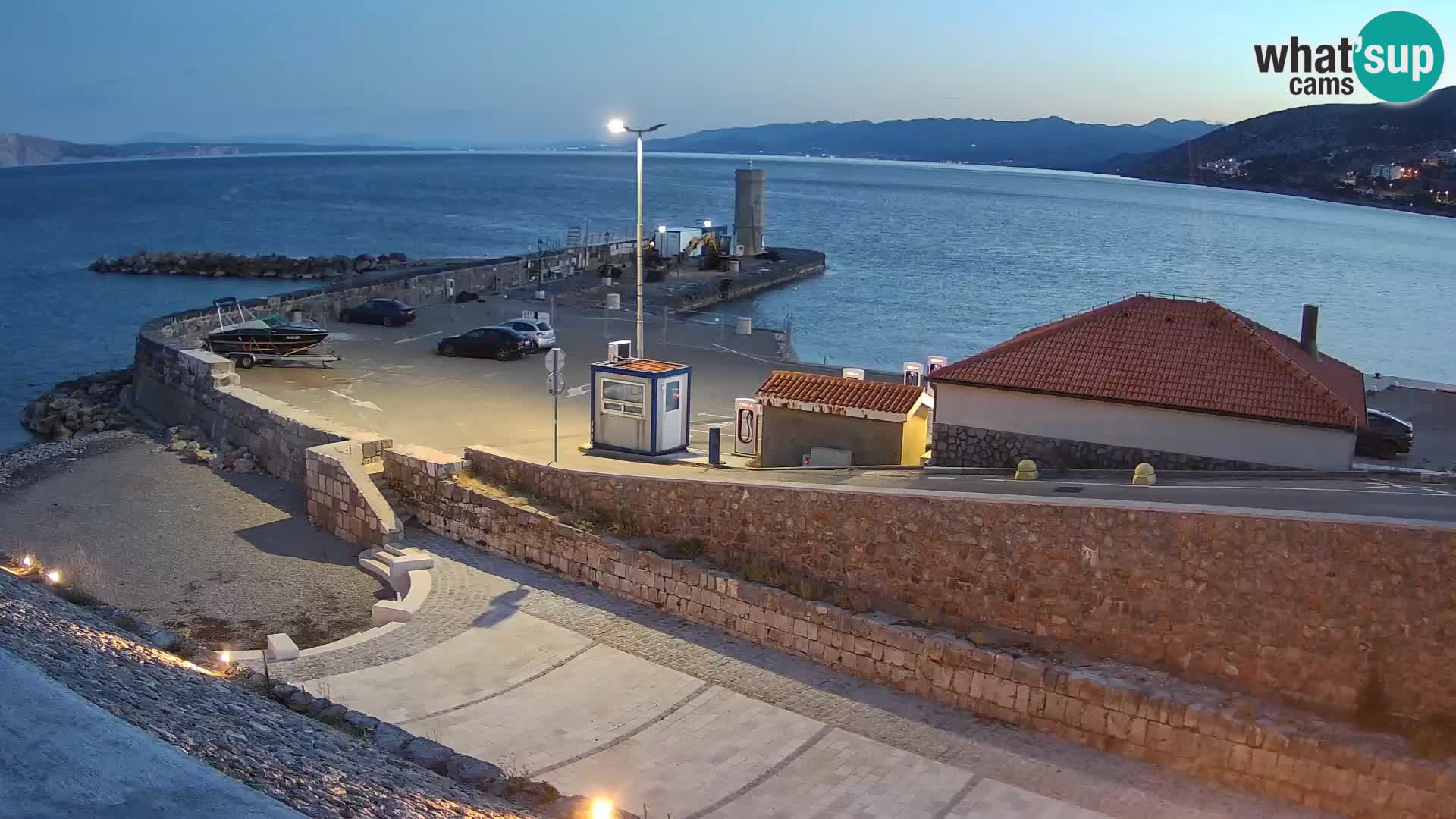 Senj Hafen Webcam – Wellenbrecher & Leuchtturm Liveblick