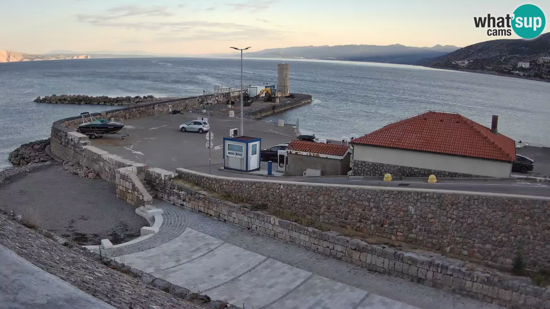 Senj Hafen Webcam – Wellenbrecher & Leuchtturm Liveblick