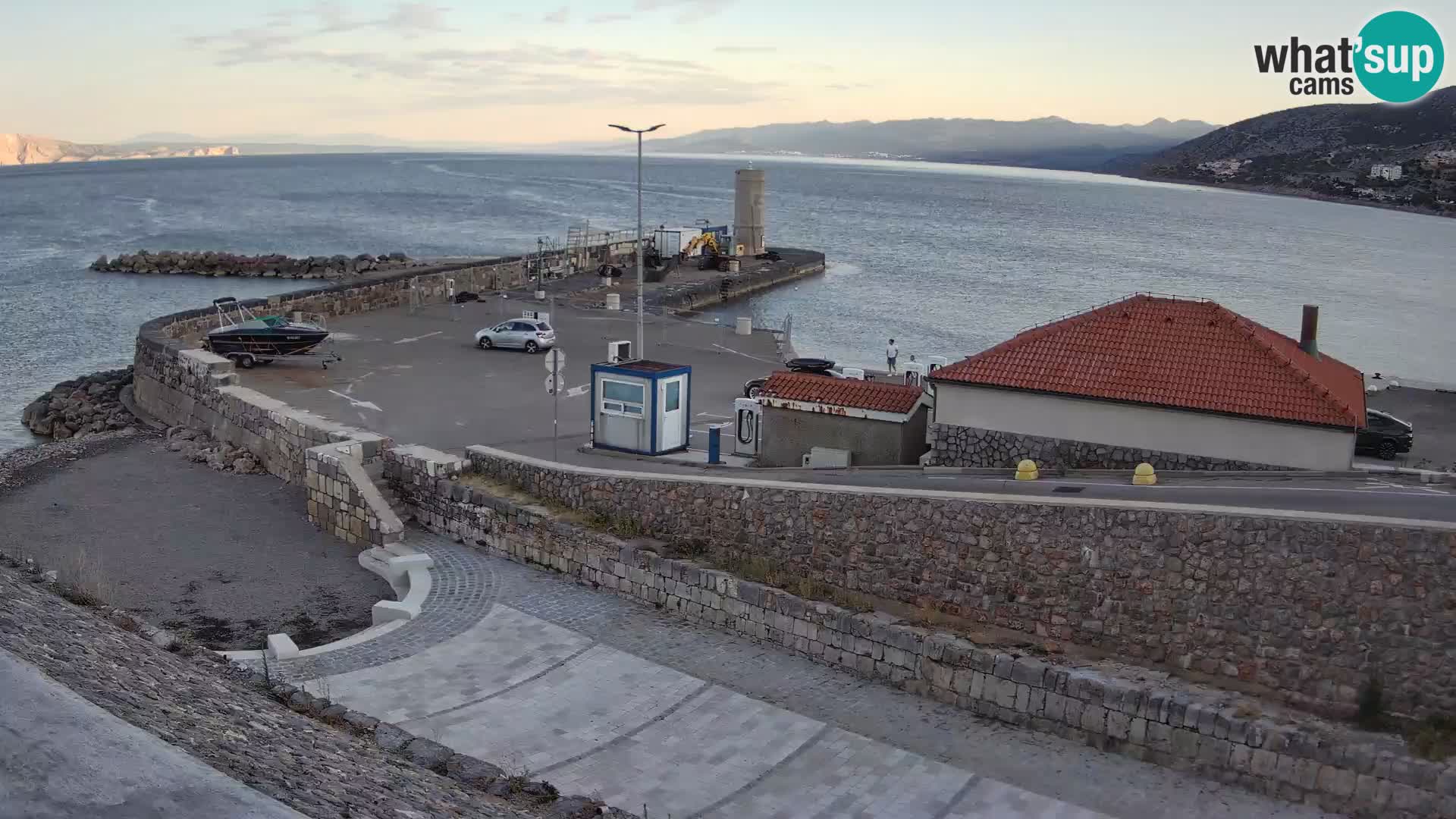 Web kamera Senj luka – Lukobran i svjetionik uživo