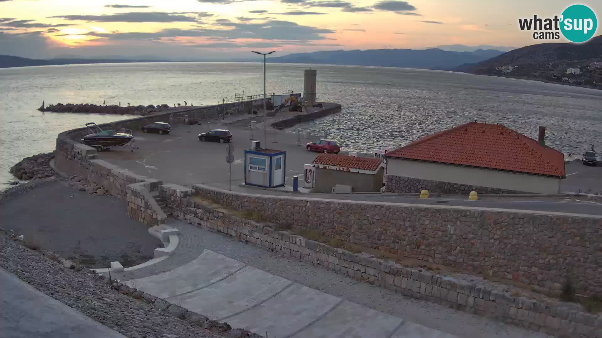 Senj Hafen Webcam – Wellenbrecher & Leuchtturm Liveblick