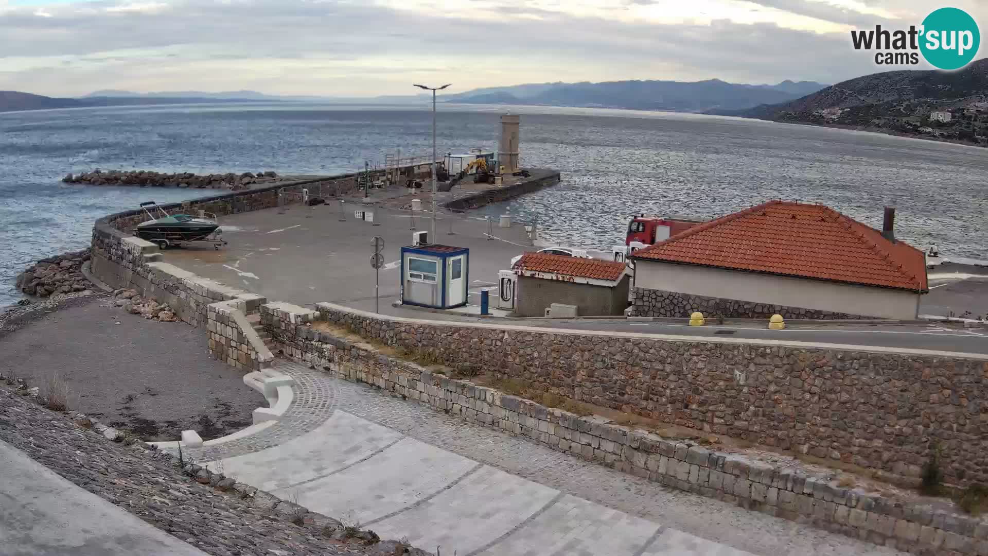 Senj Hafen Webcam – Wellenbrecher & Leuchtturm Liveblick