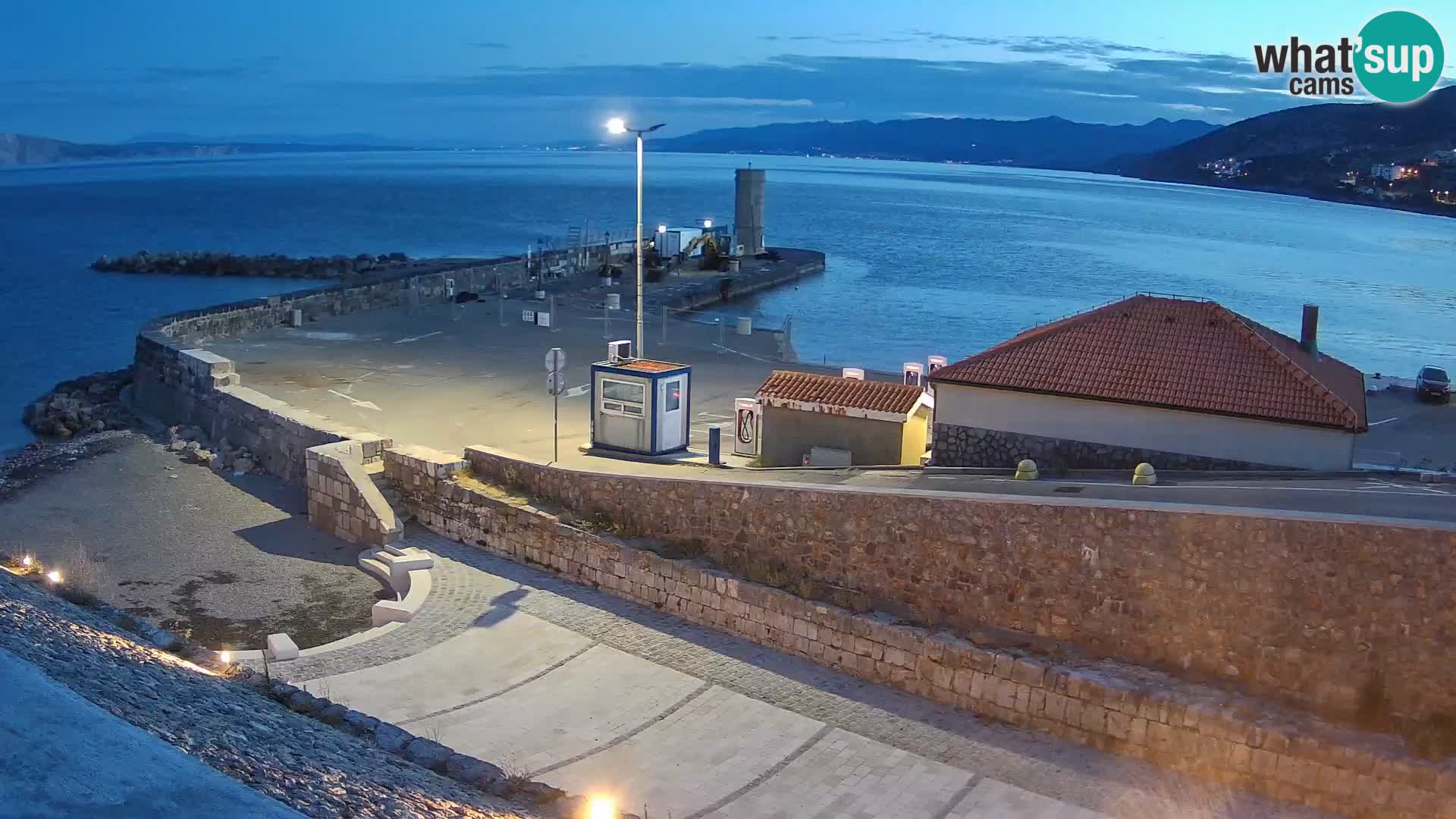 Webcam puerto de Senj – Rompeolas y faro en directo