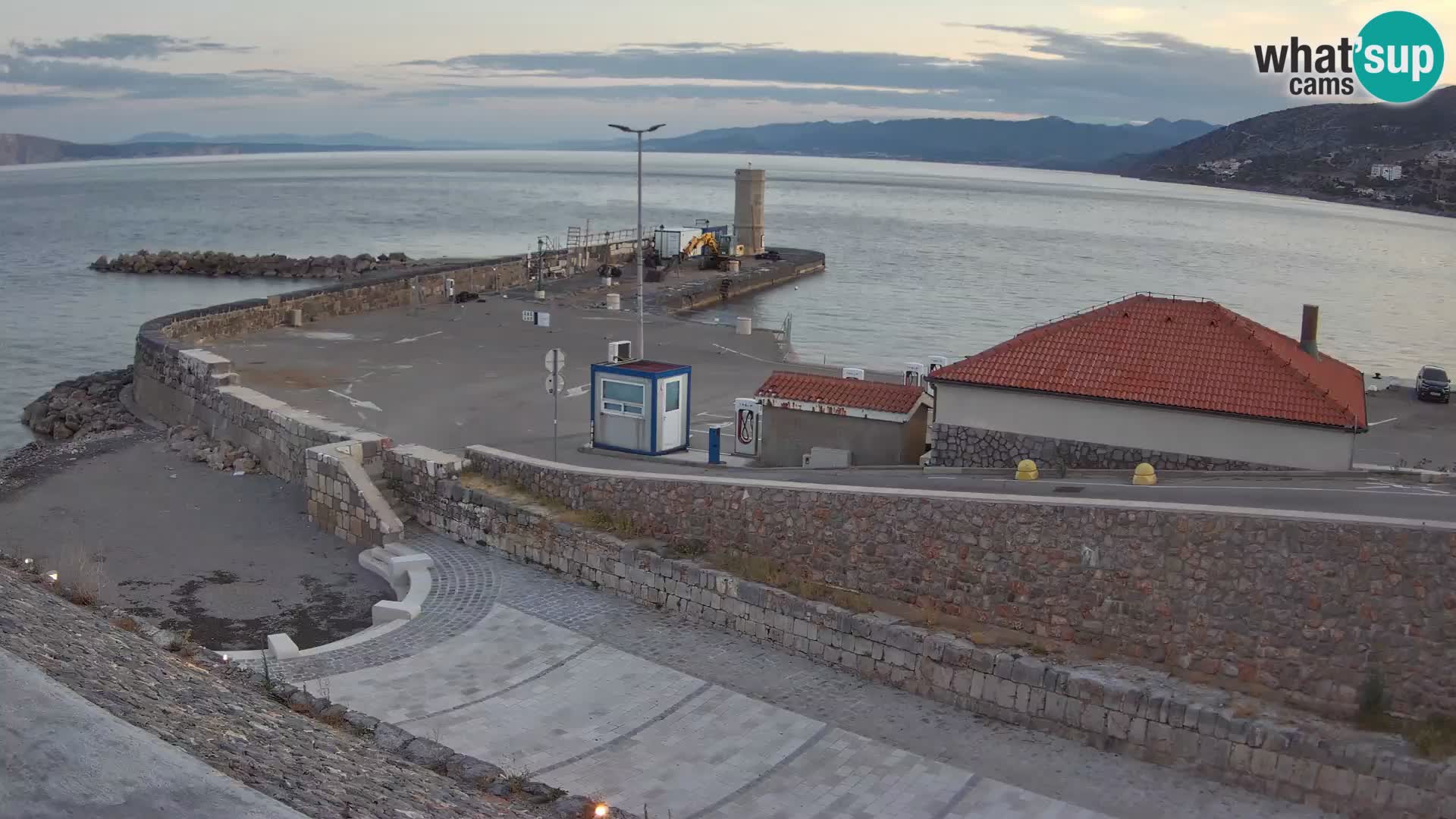 Web kamera Senj luka – Lukobran i svjetionik uživo