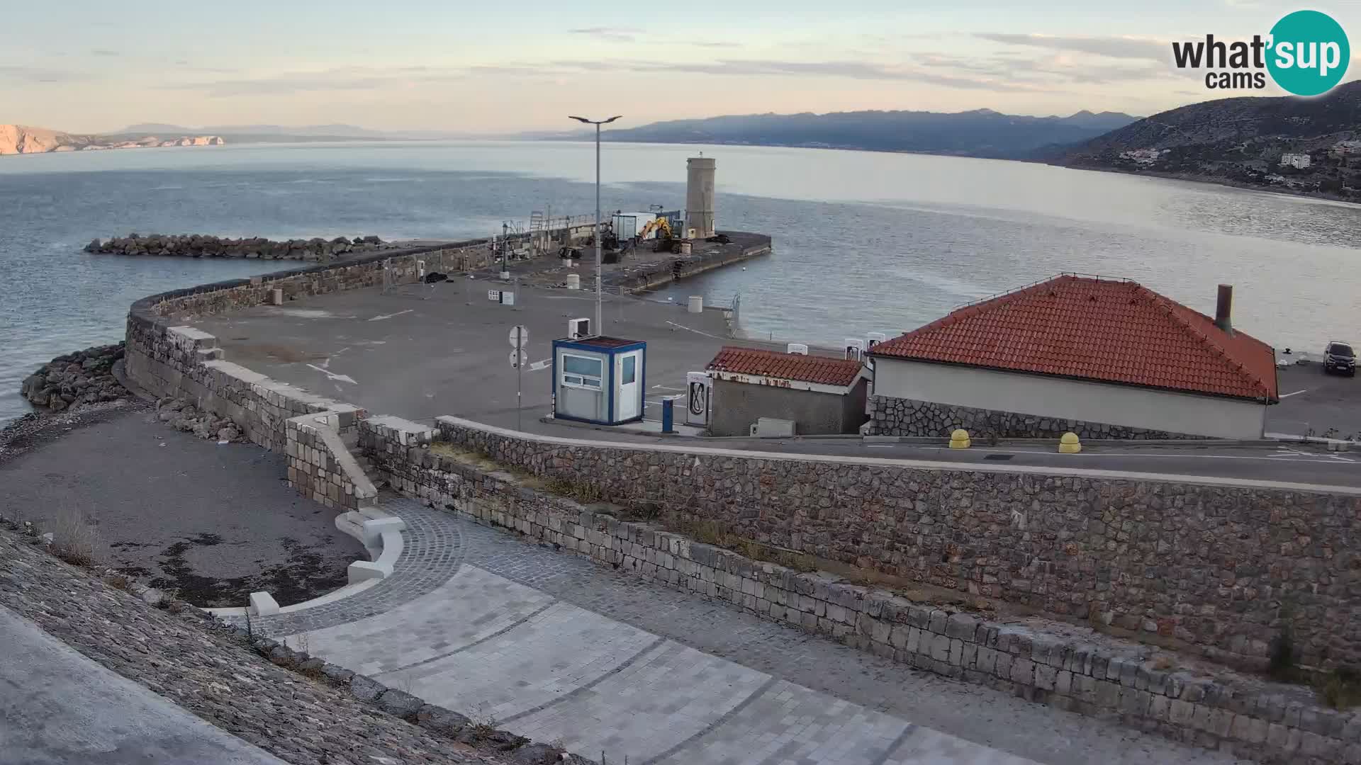 Webcam port de Senj – Vue sur la jetée et le phare