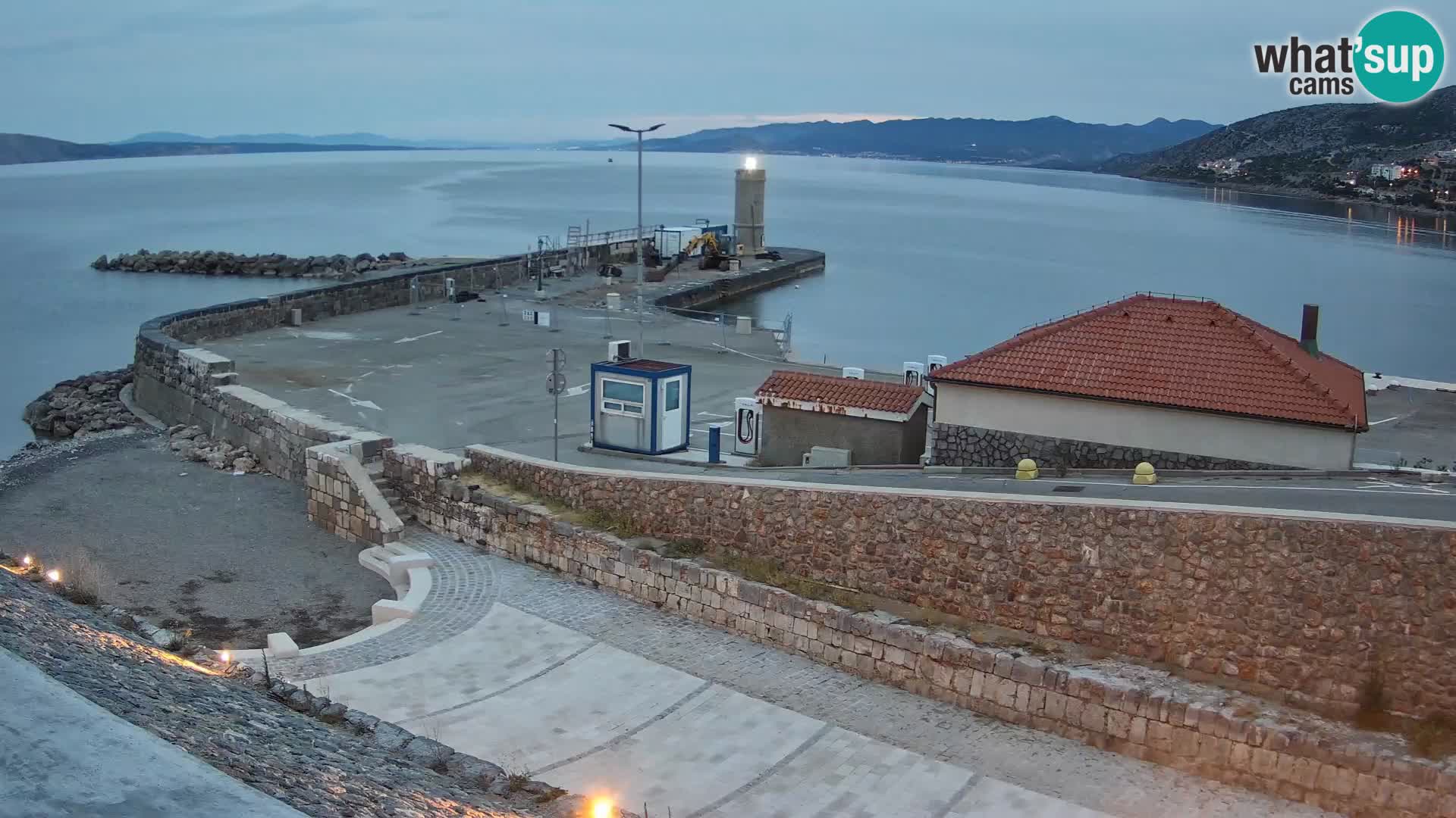 Senj Hafen Webcam – Wellenbrecher & Leuchtturm Liveblick